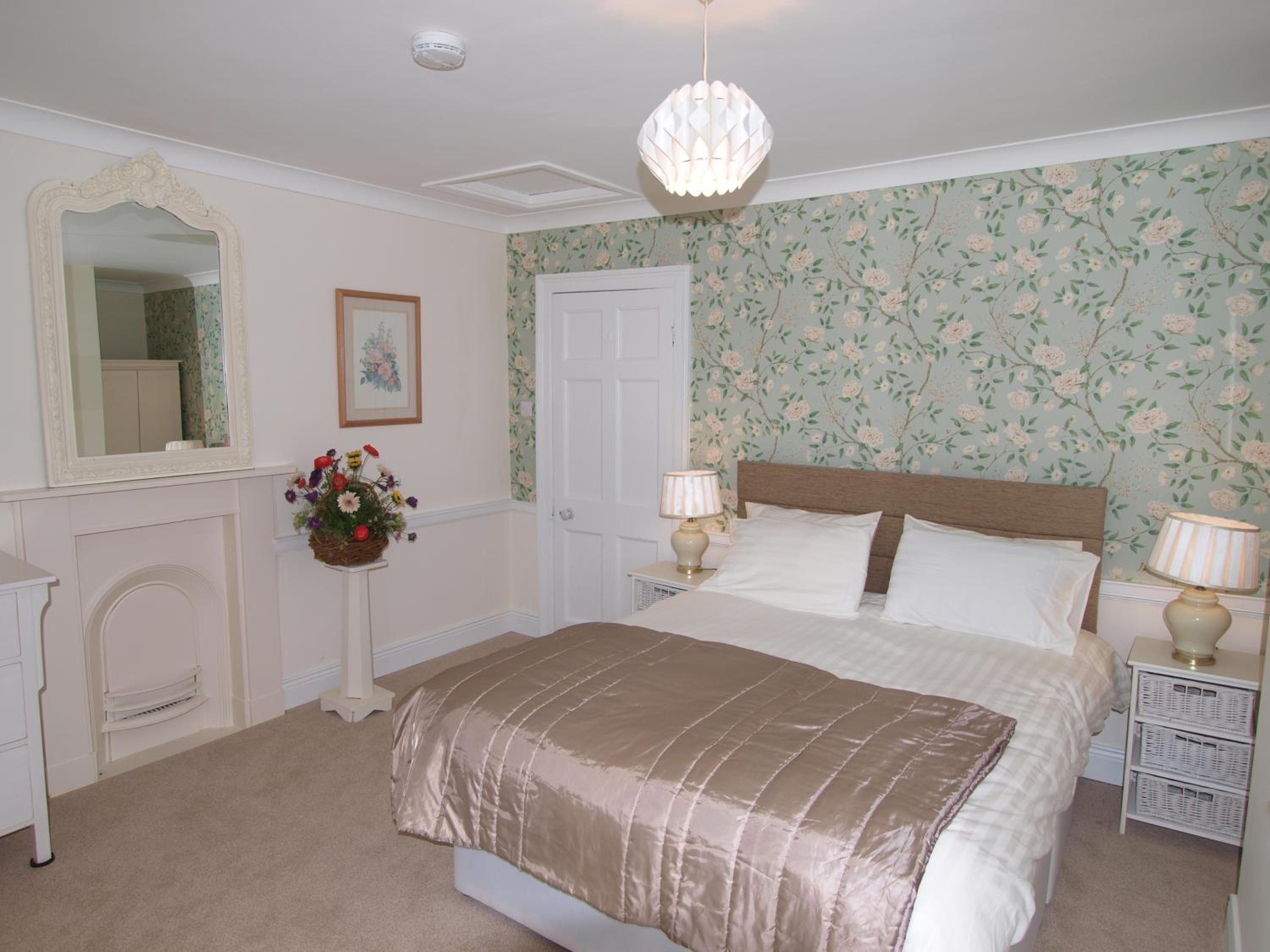 Deluxe Double Room with Shower - Photo 4