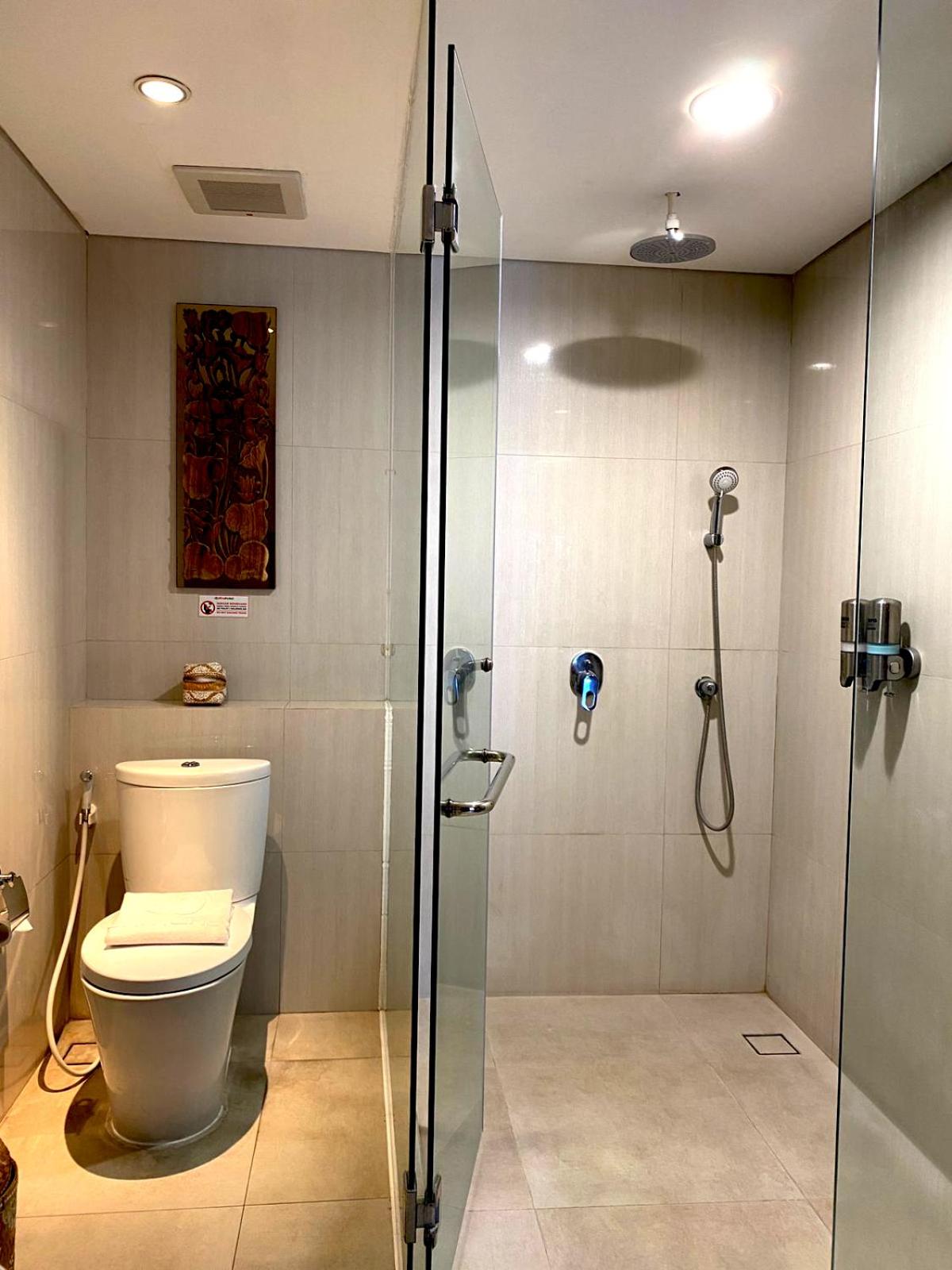 Executive Room with Pool View - Photo 2