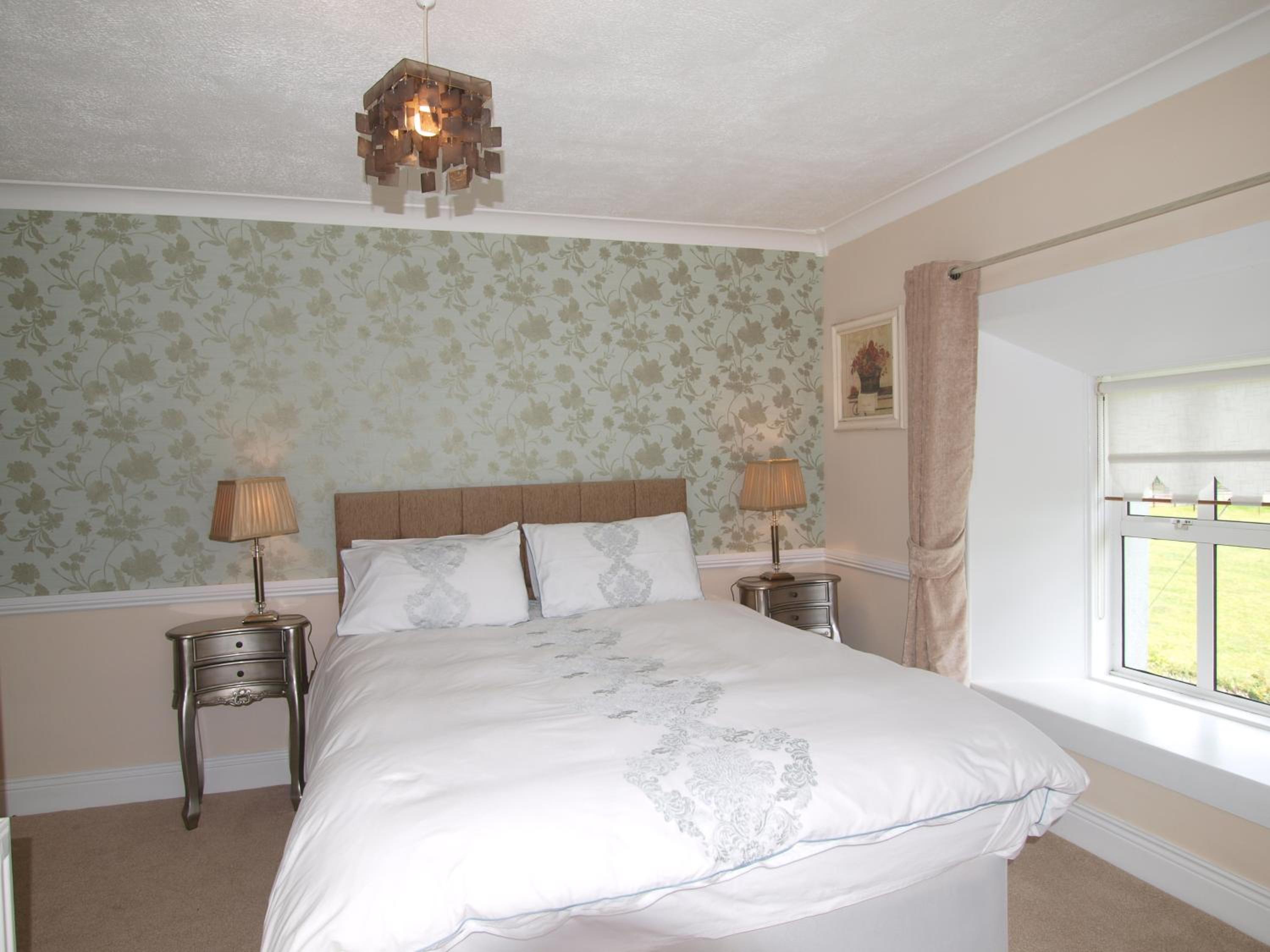 Deluxe Family Suite - Photo 4