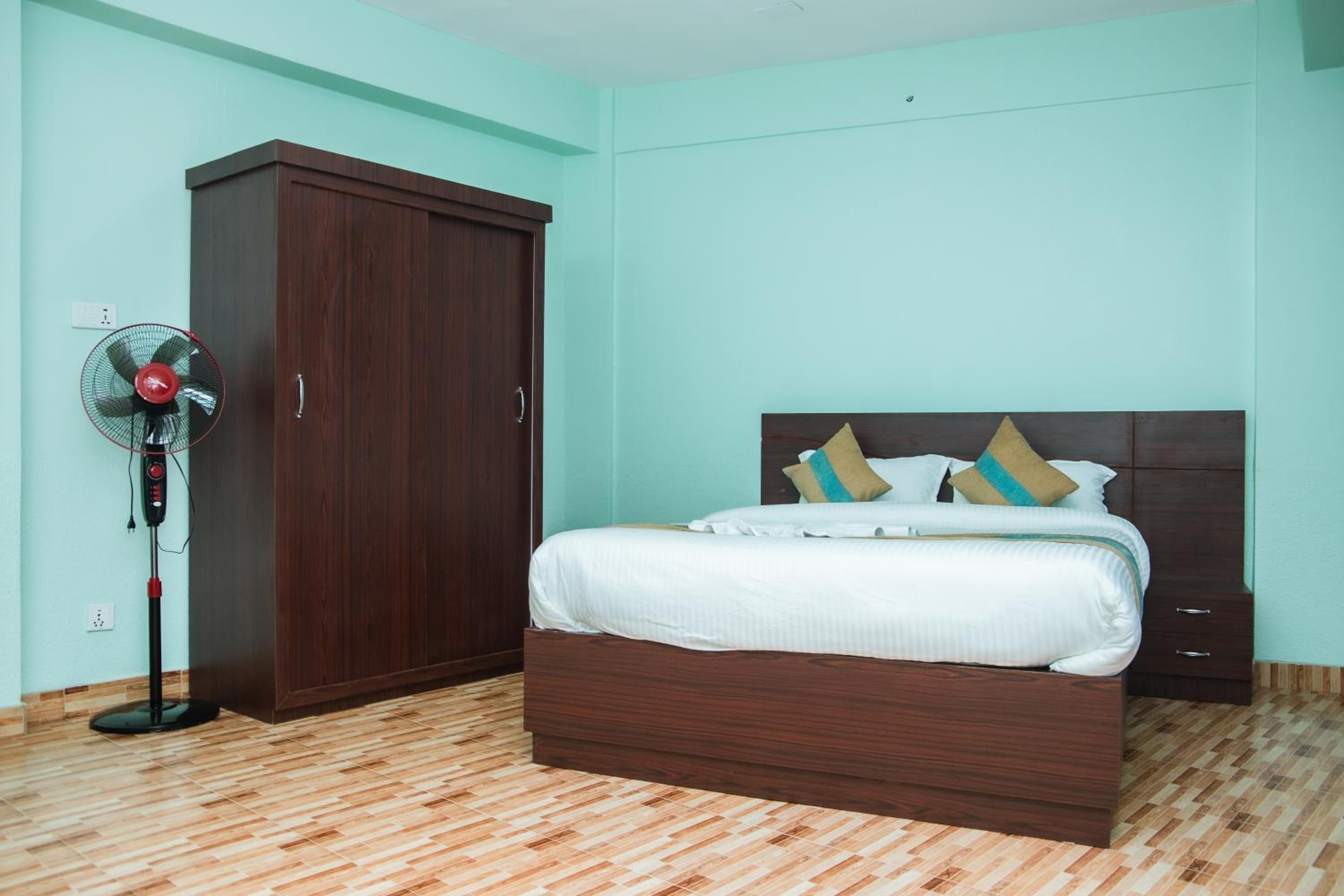 Deluxe Queen Room - Photo 4