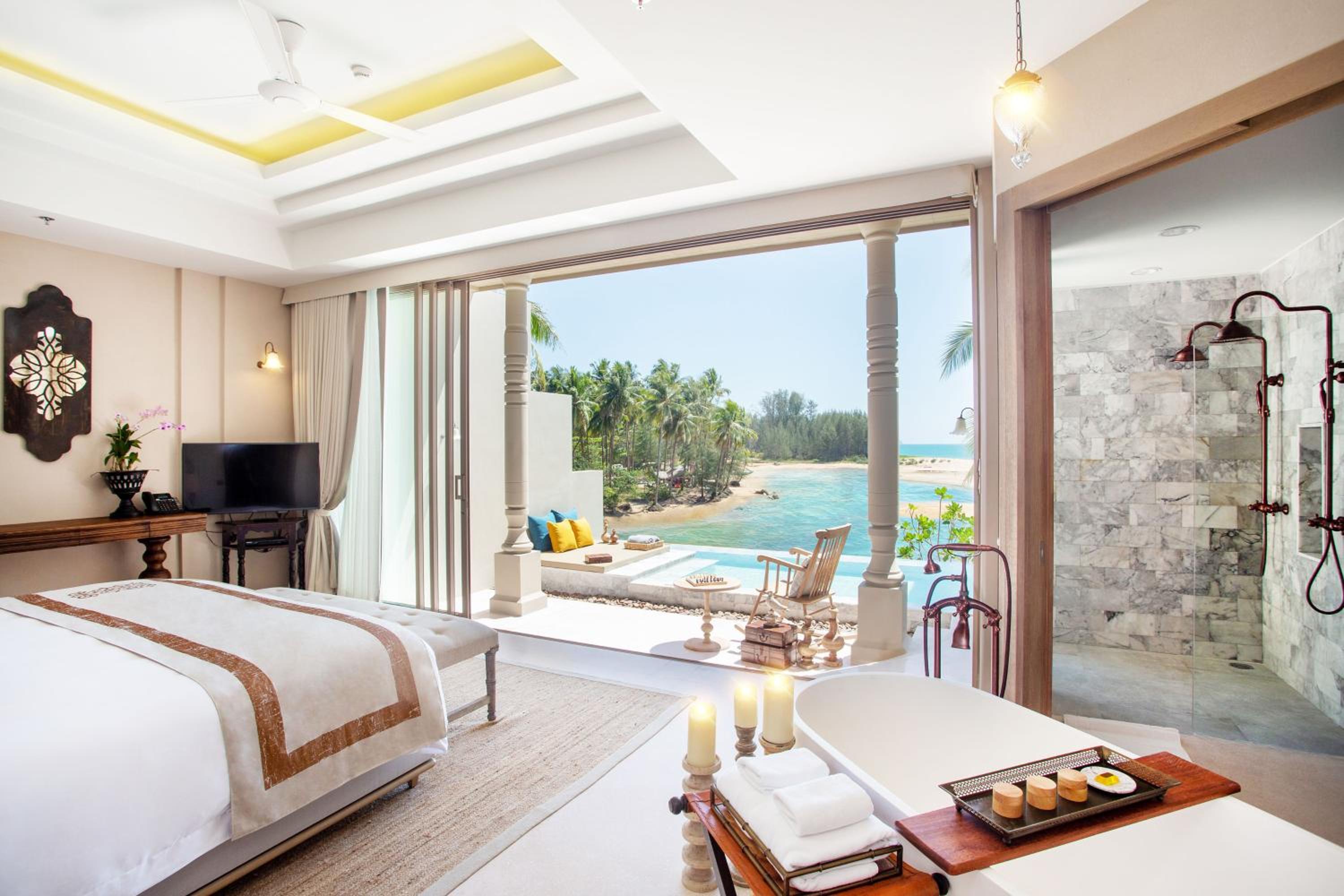 Seaside Pool Paradise Suite