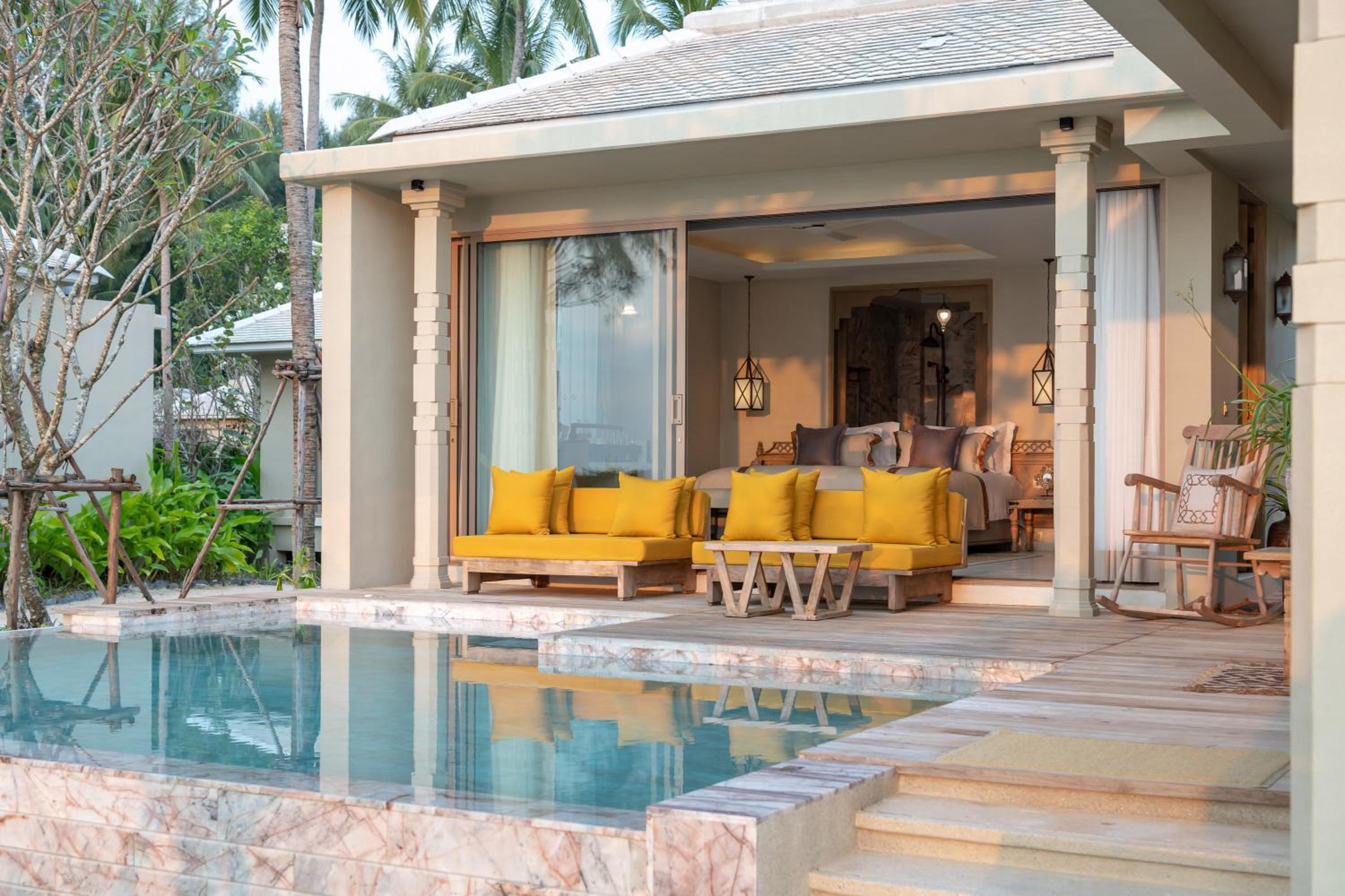Two-bedroom Beachfront Family Pool Villa photo 3