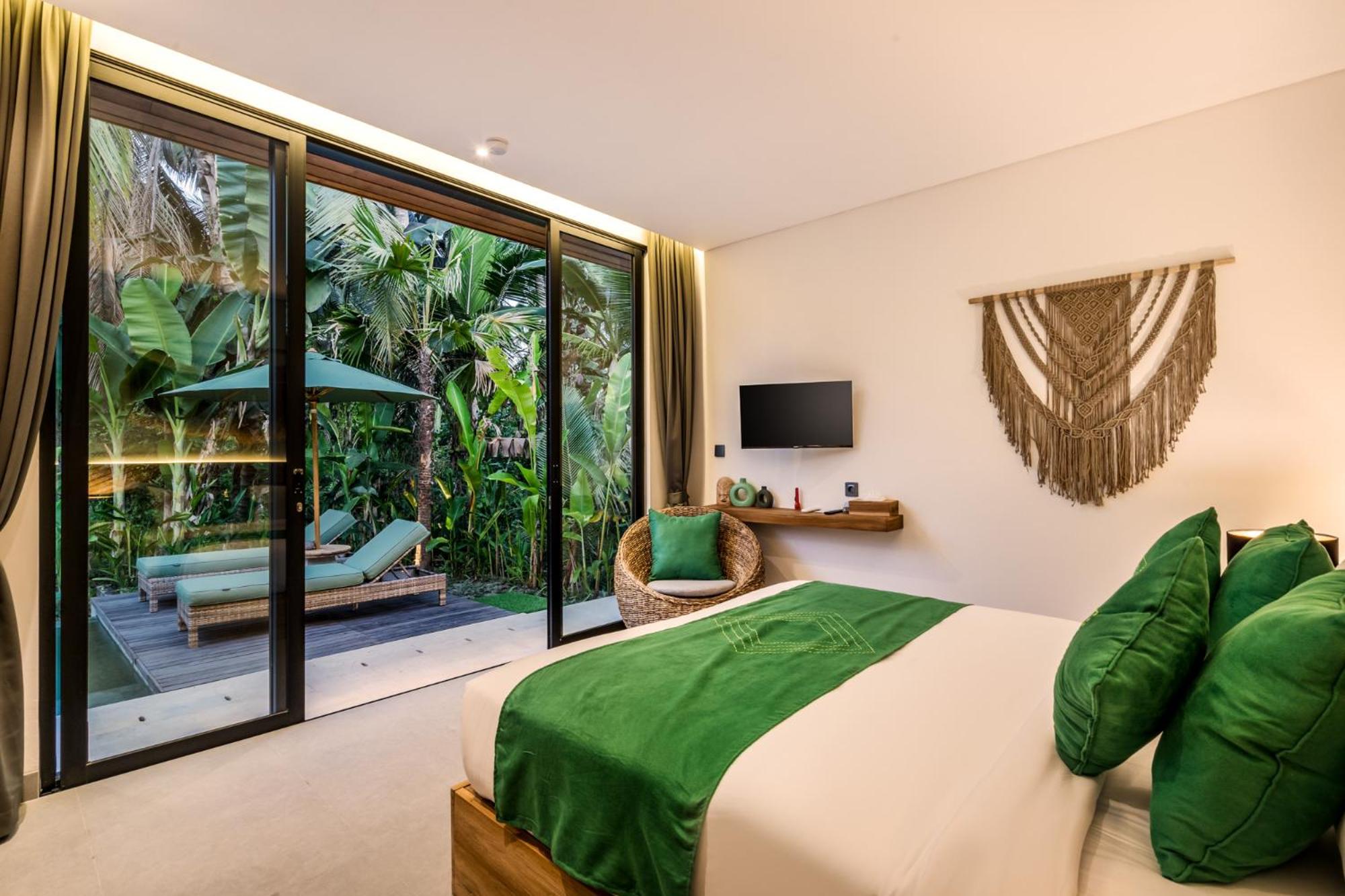 Three-Bedroom Villa - Photo 1