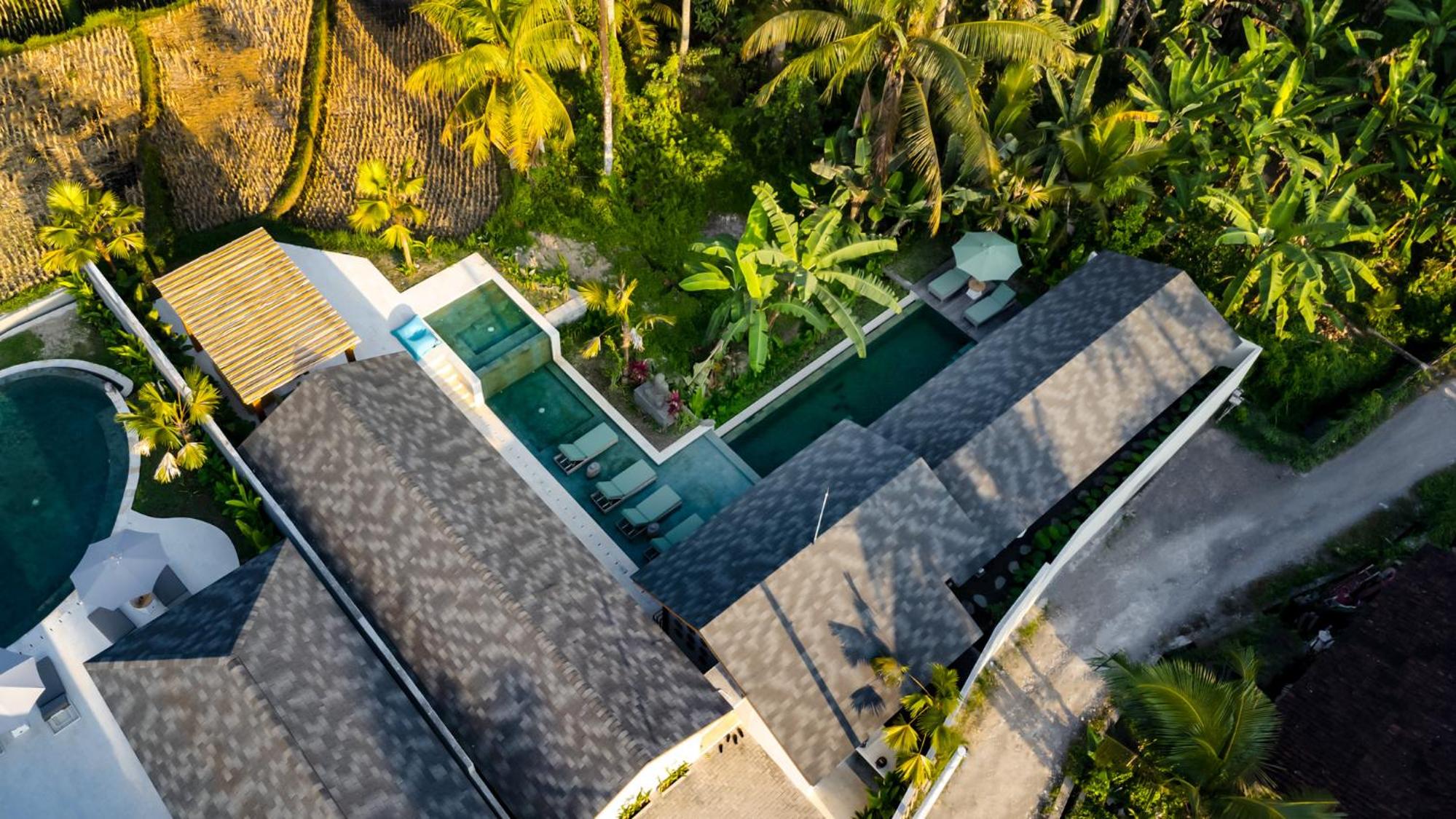 Three-Bedroom Villa - Photo 11