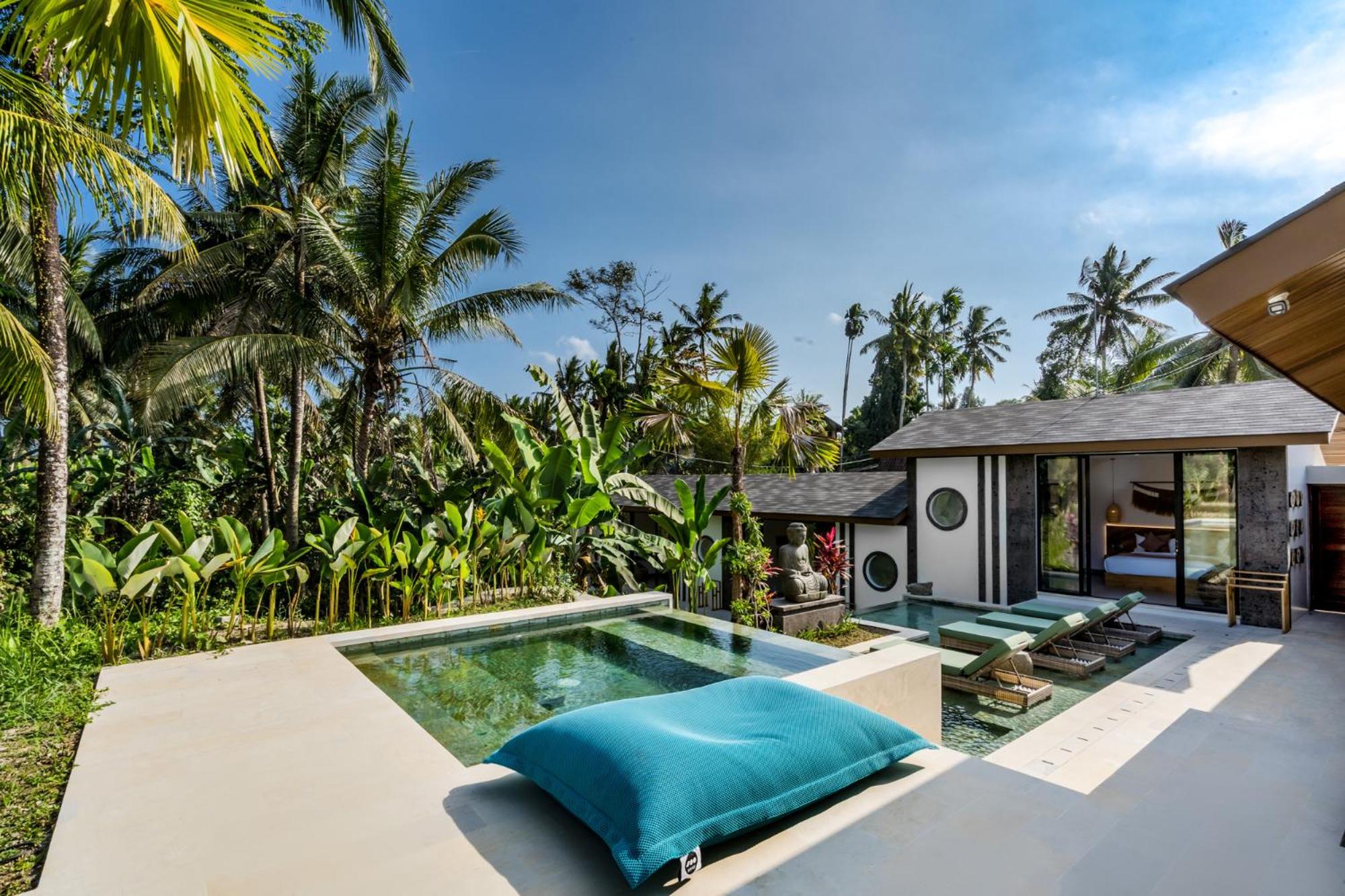 Three-Bedroom Villa - Photo 8