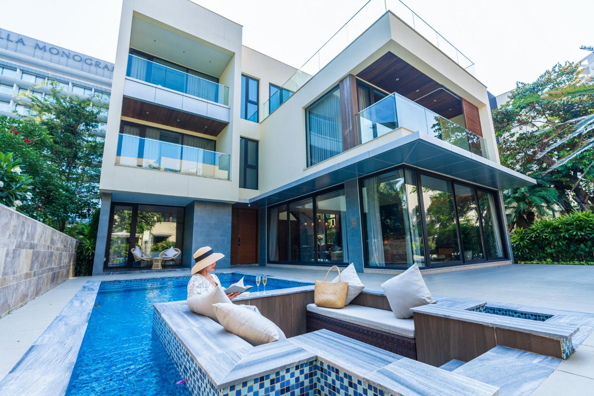 Five-Bedroom Villa with Private Pool - Photo 10