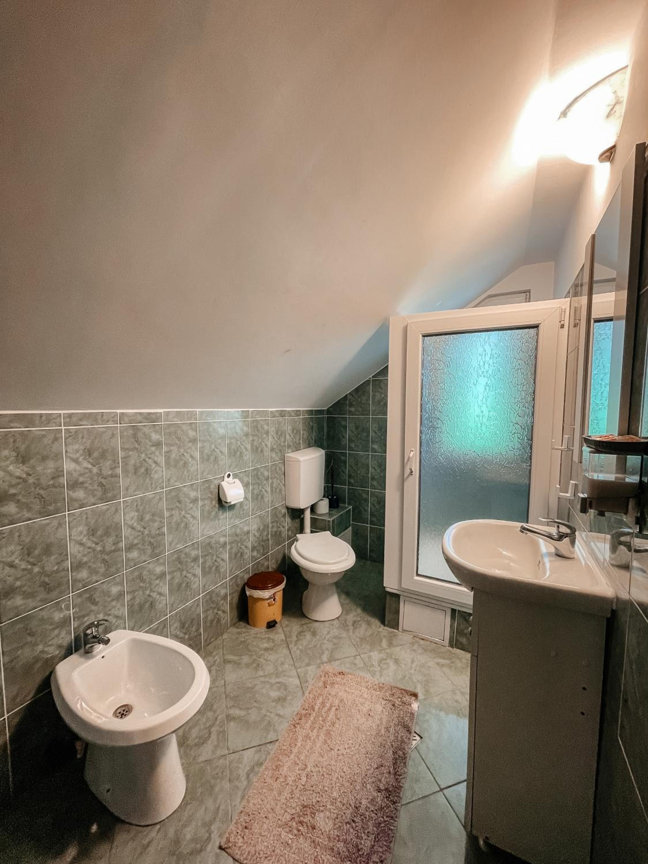 Double Room with Balcony - Photo 6