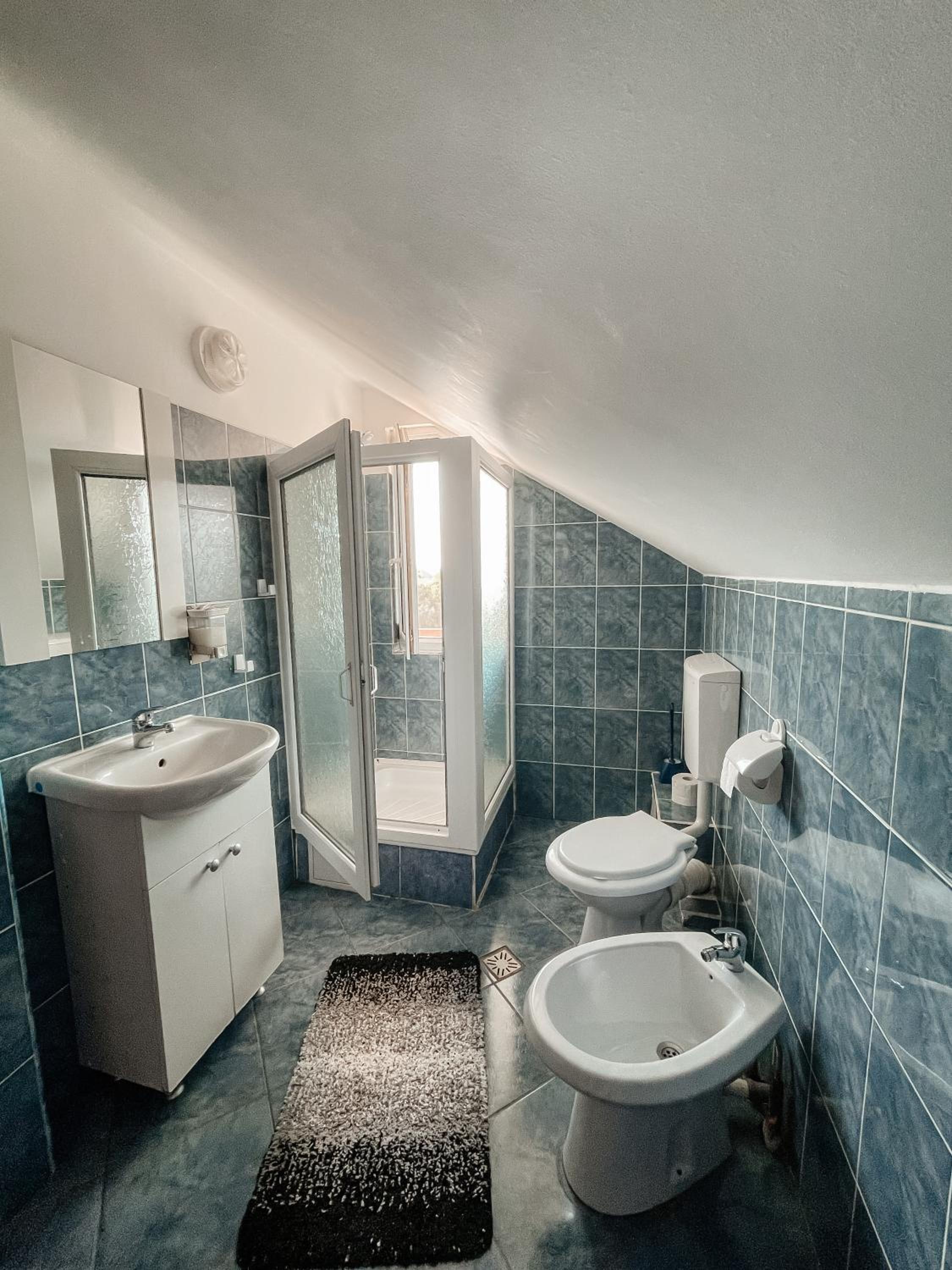 Double Room with Balcony - Photo 7