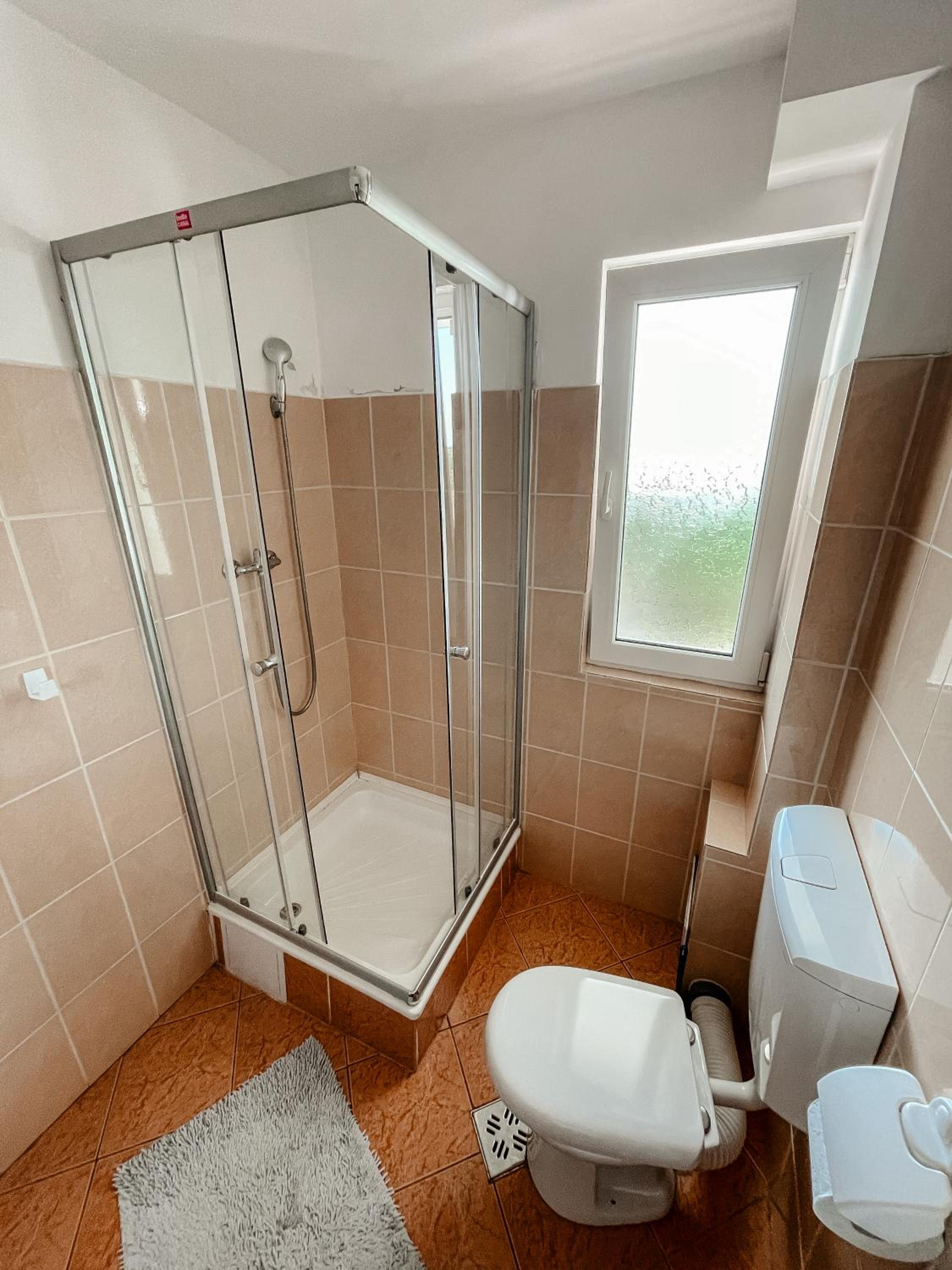 Double Room with Balcony - Photo 8