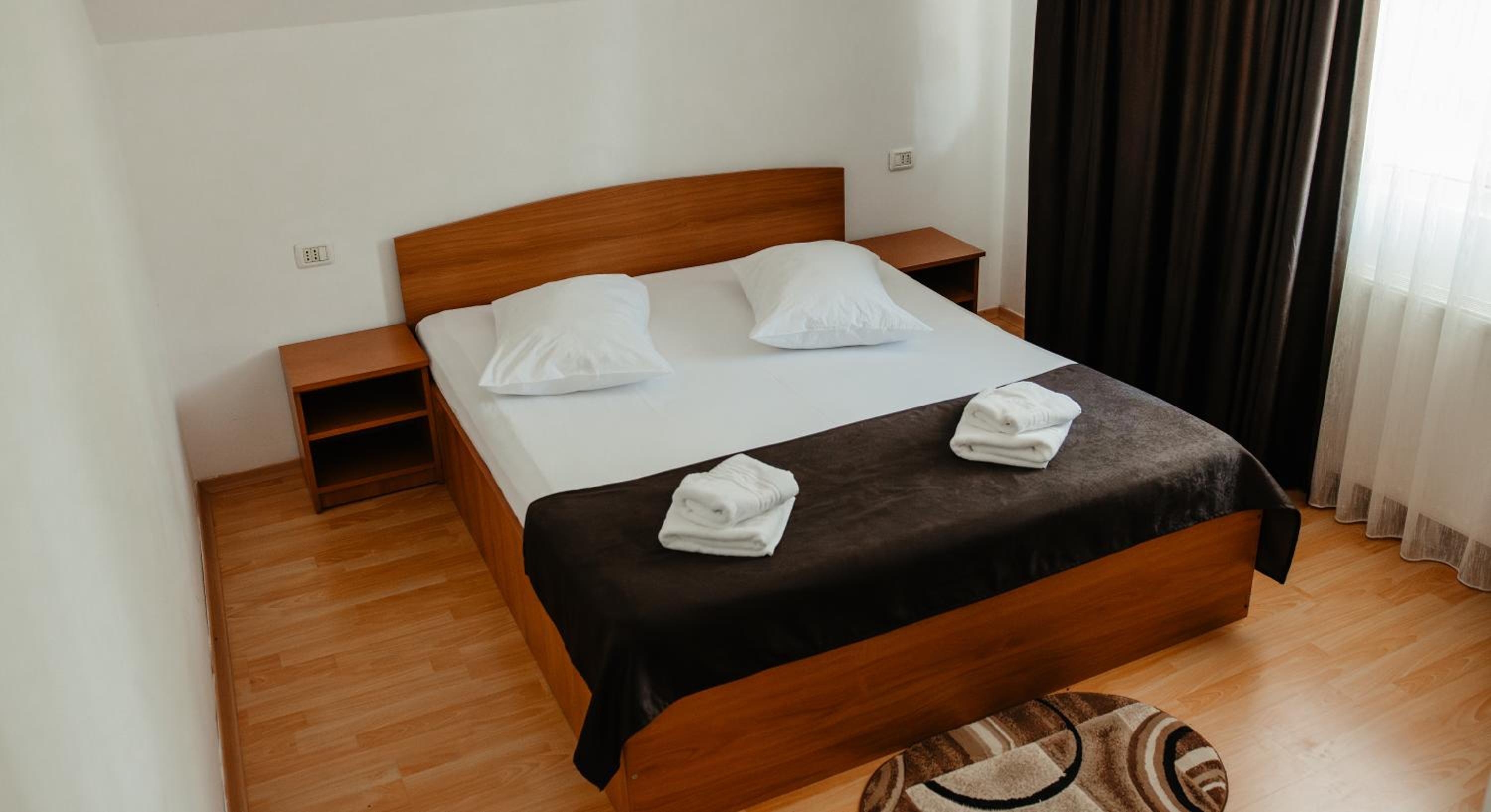 Double Room with Balcony - Photo 4