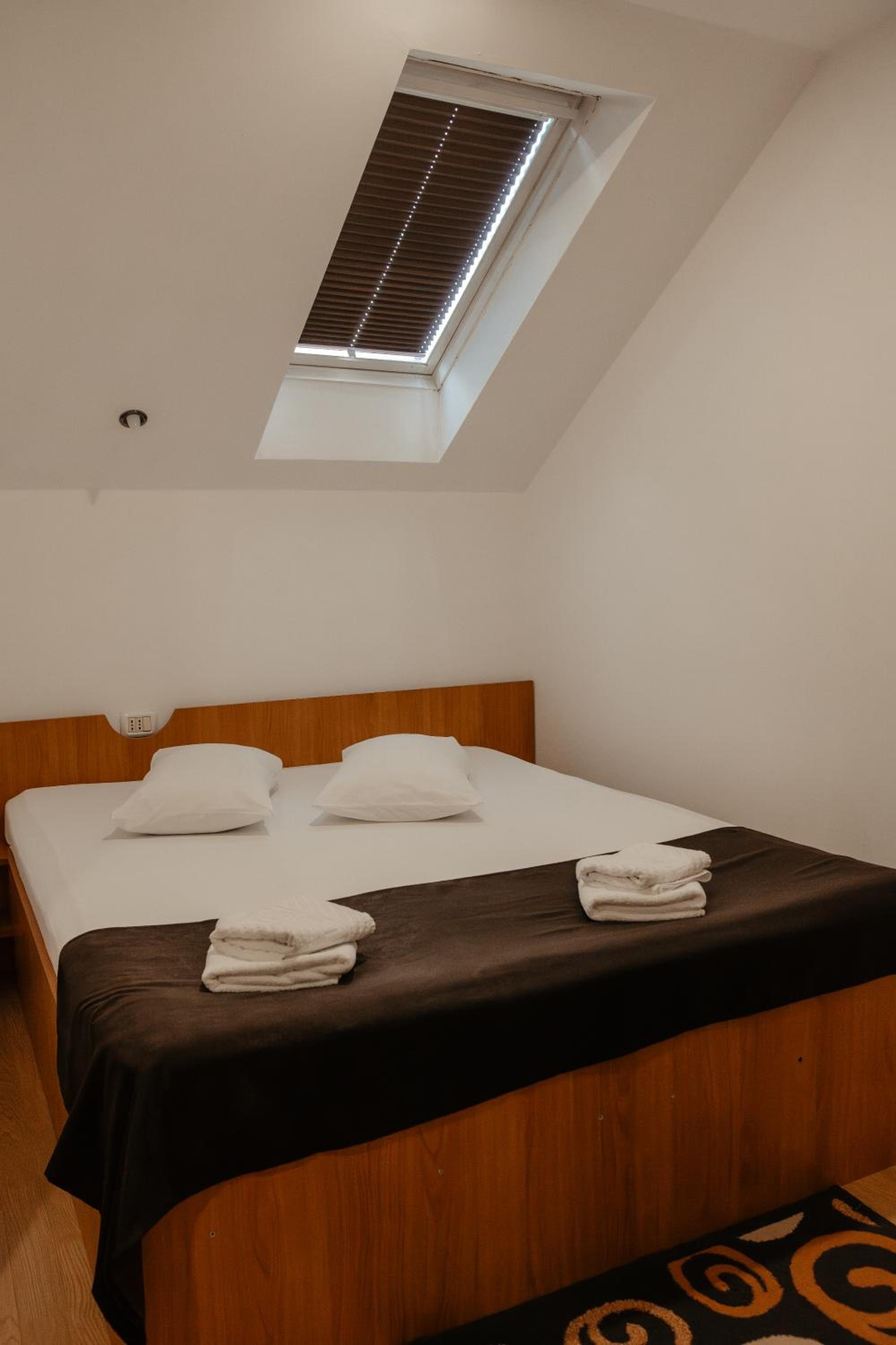 Economy Double Room - Photo 7