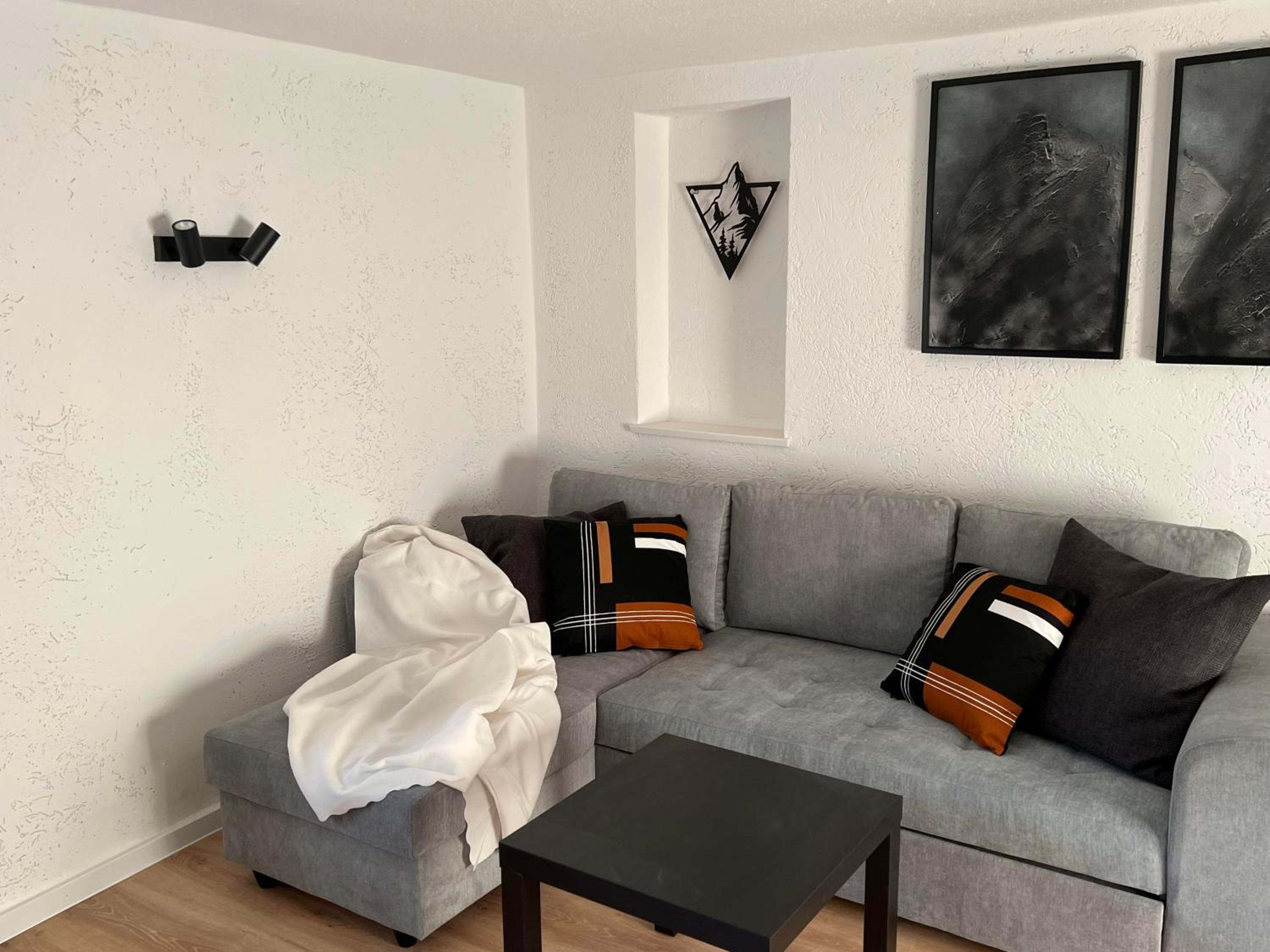 One-Bedroom Apartment With Bath photo 2