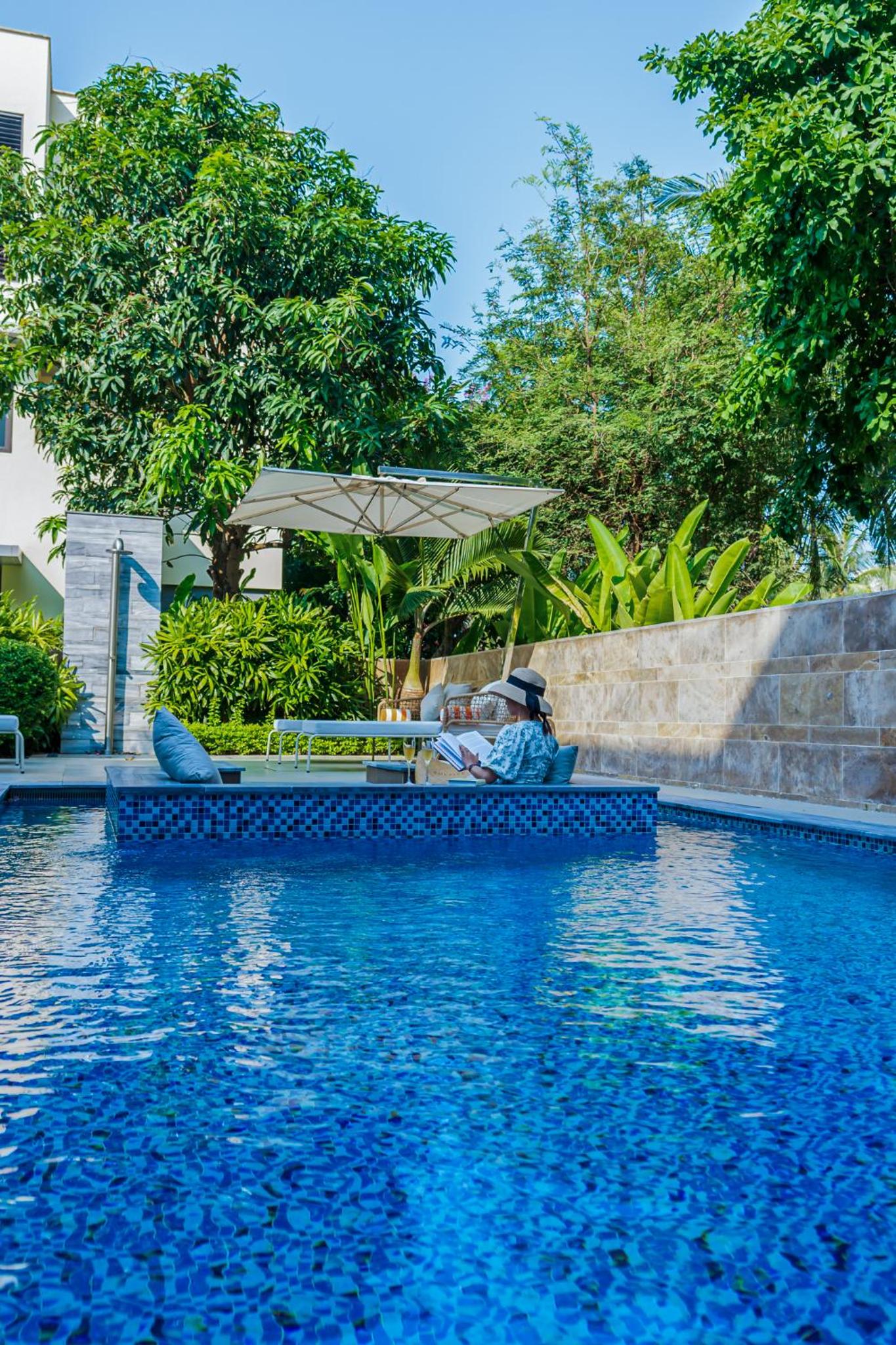 Five-Bedroom Villa with Private Pool - Photo 43