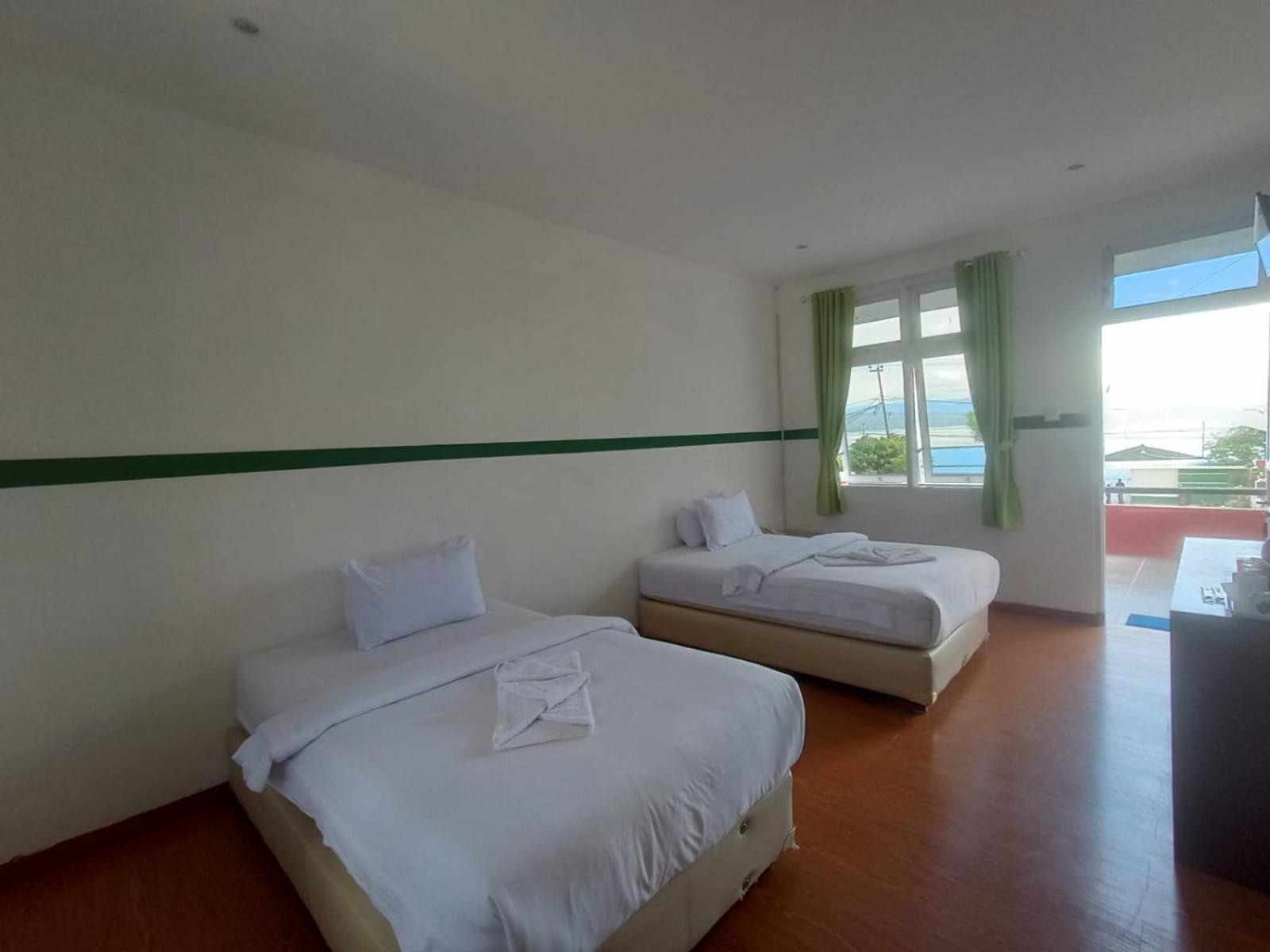 Double or Twin Room with Lake View - Photo 1