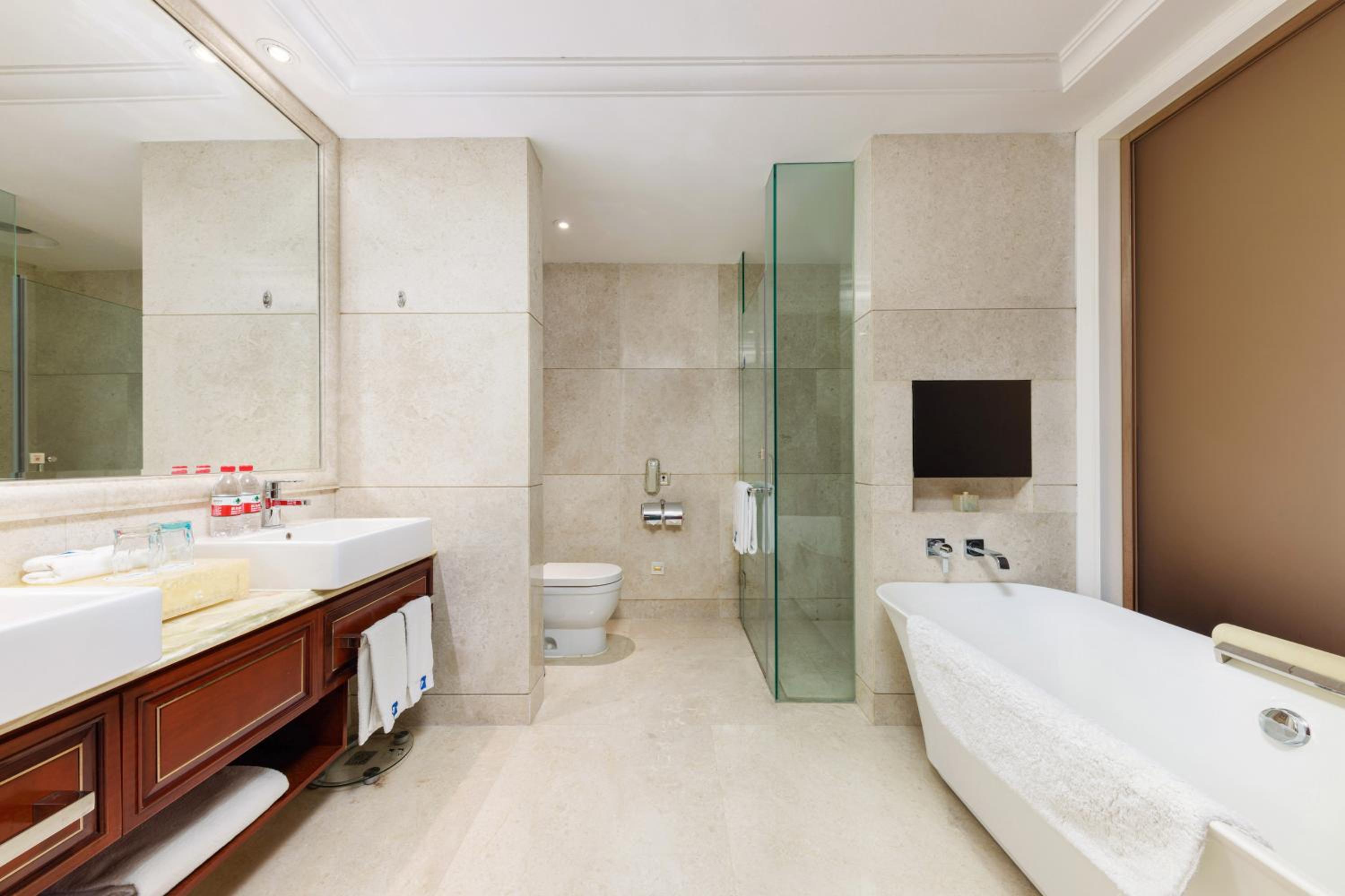 Superior King Suite - Non-Smoking photo 3