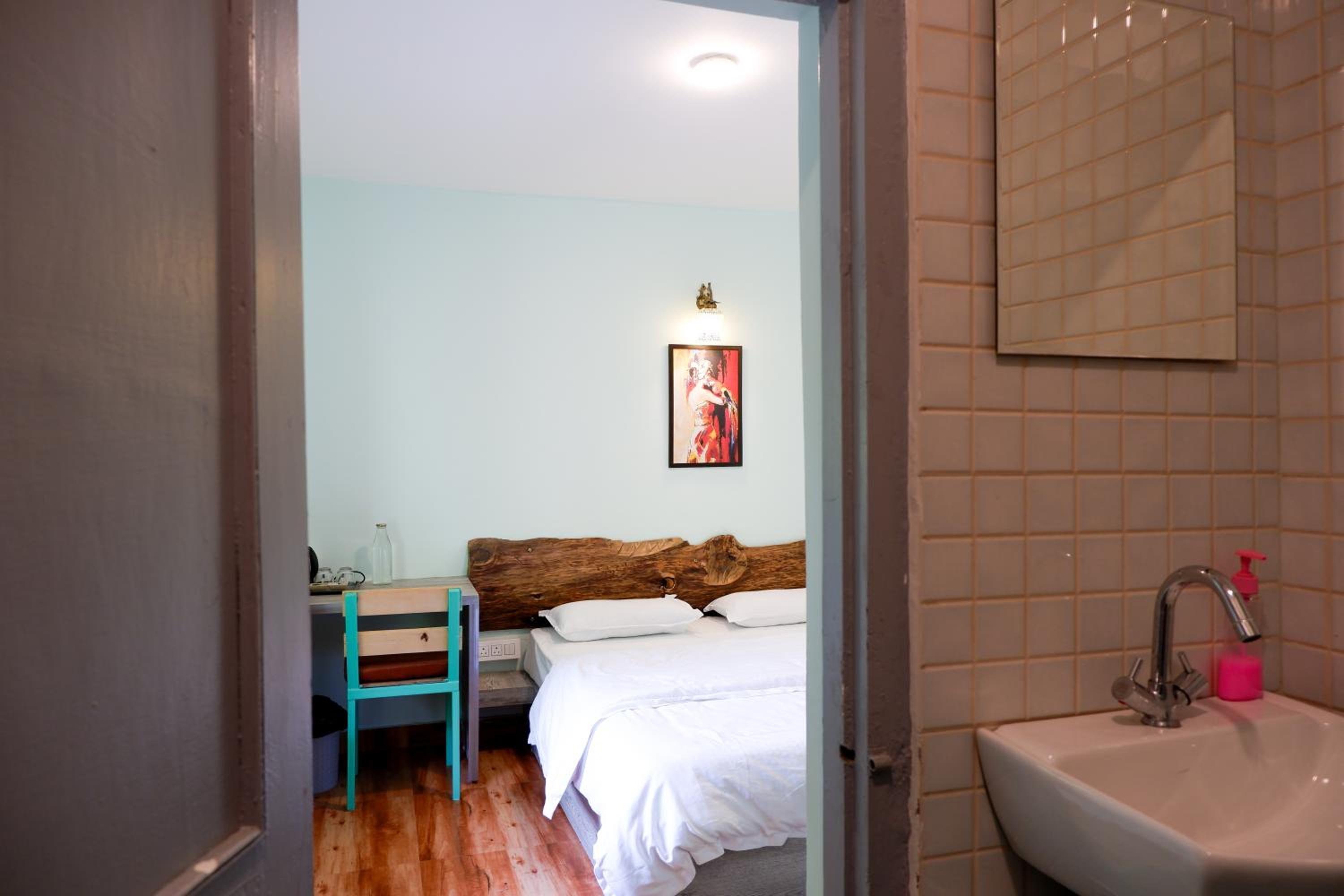 Standard King Room photo 3