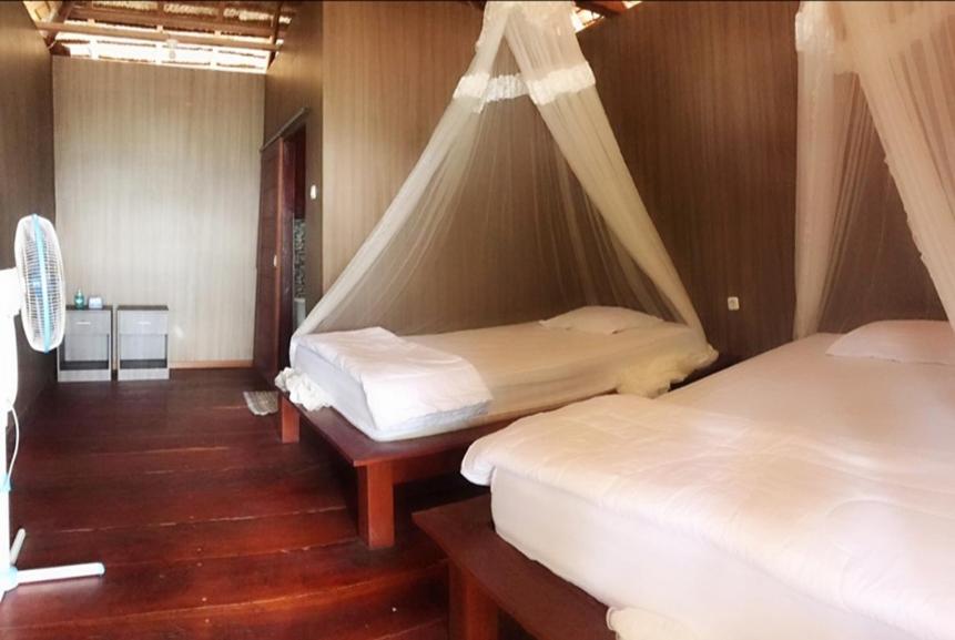 Deluxe Queen Room with Two Queen Beds - Photo 17