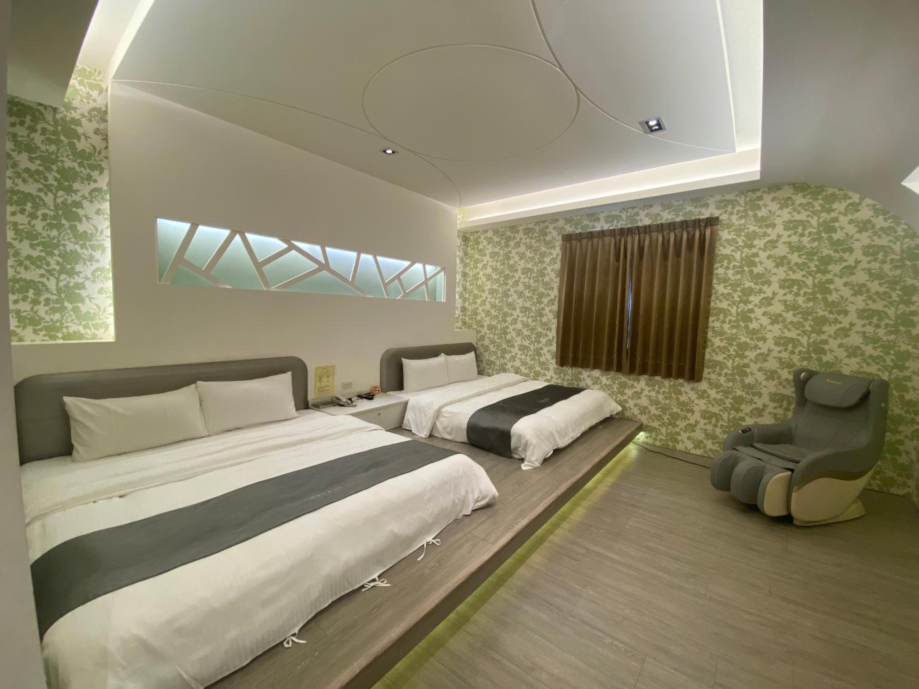 Standard Quadruple Room With Outdoor Parking
