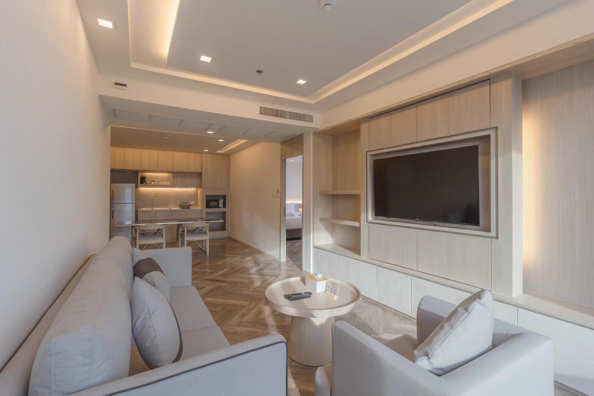 One-Bedroom Suite with Jacuzzi photo 3
