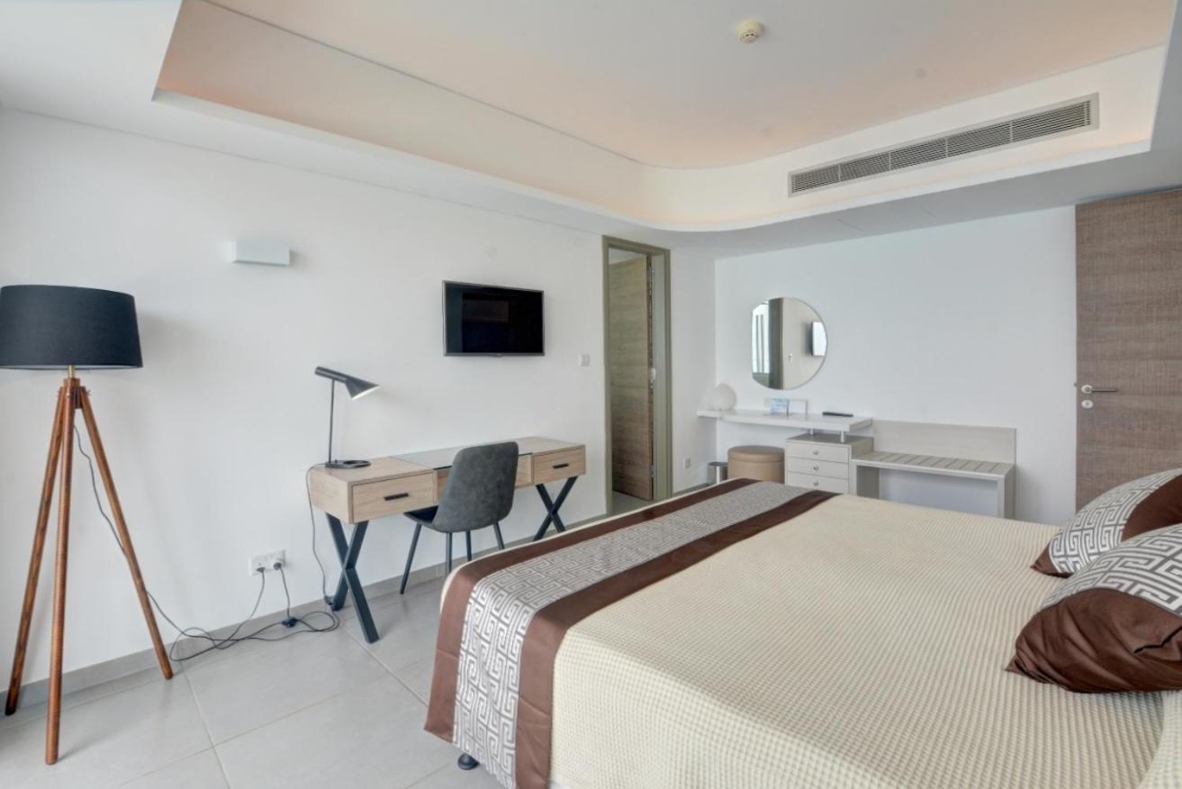 Deluxe Suite with Sea View