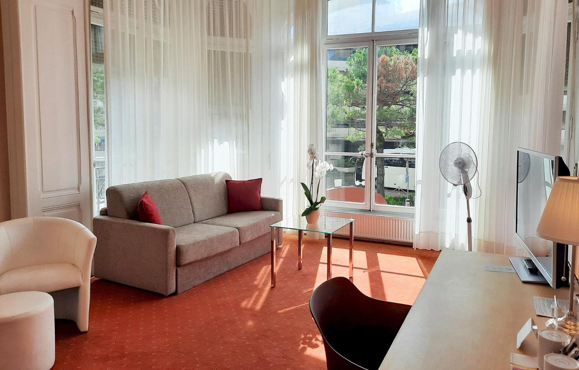 Family Room - Photo 7