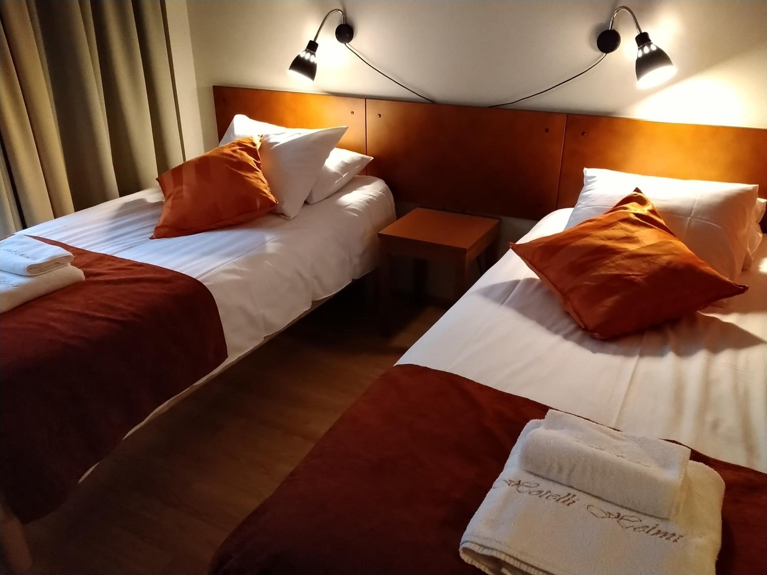 Twin Room - Photo 2