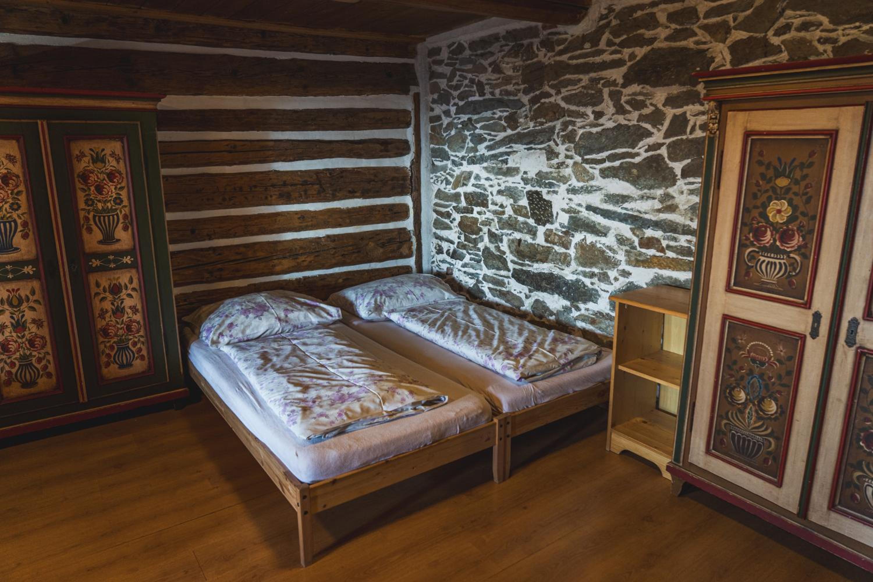 Sextuple Room with Shared Bathroom photo 3