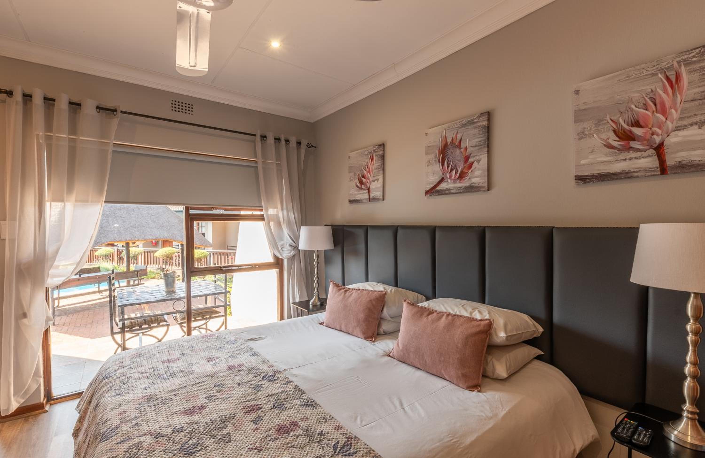 Budget Twin Room - Photo 10