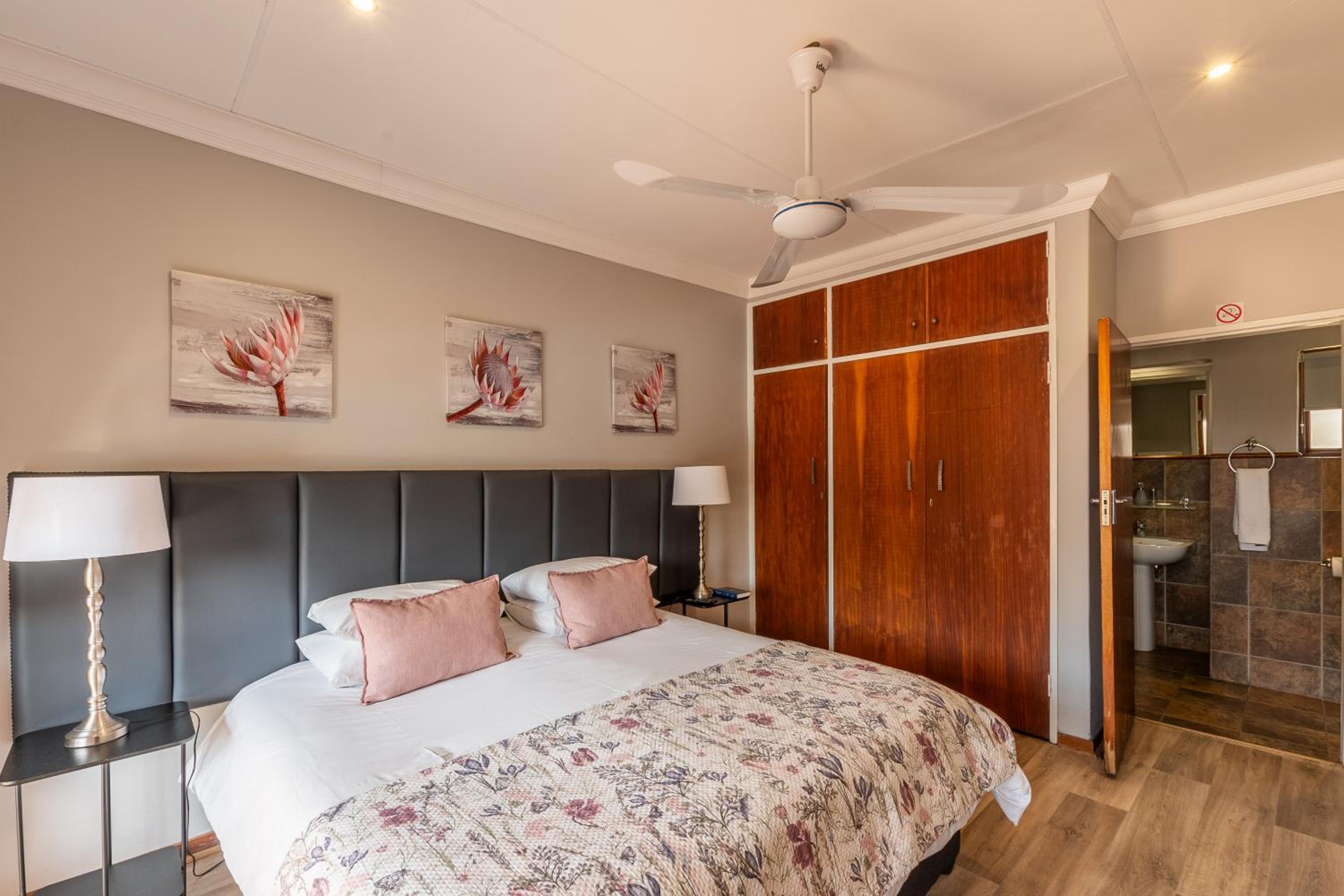 Budget Twin Room - Photo 1