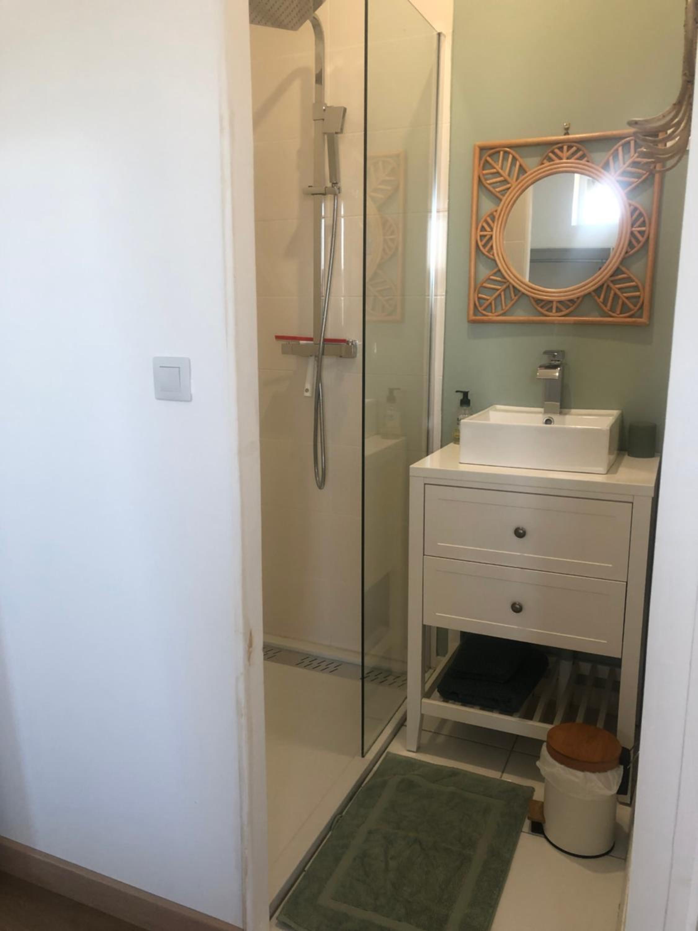 Double Room with Private Bathroom - Photo 2