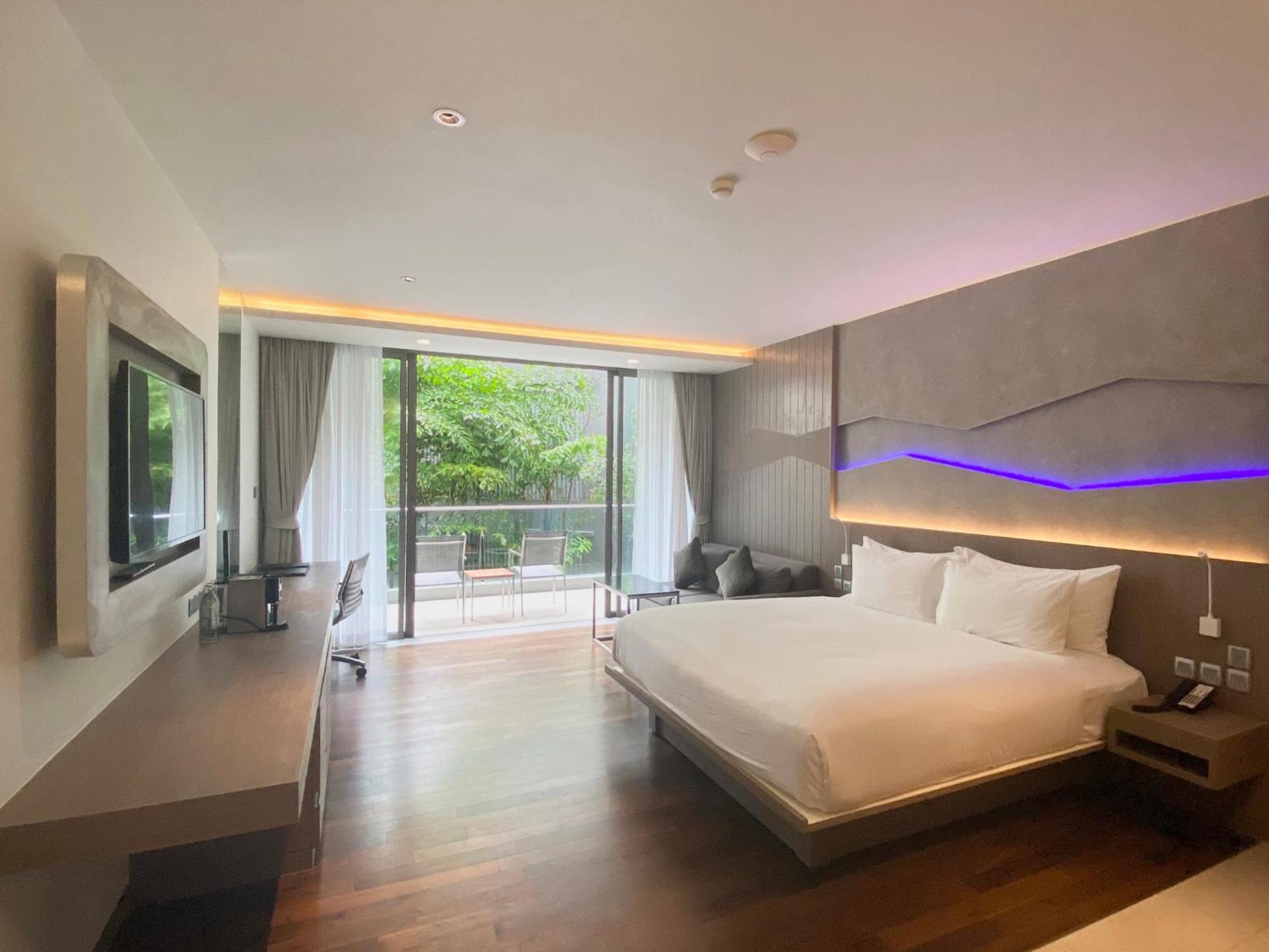 Premier Comfy Room - Photo 10
