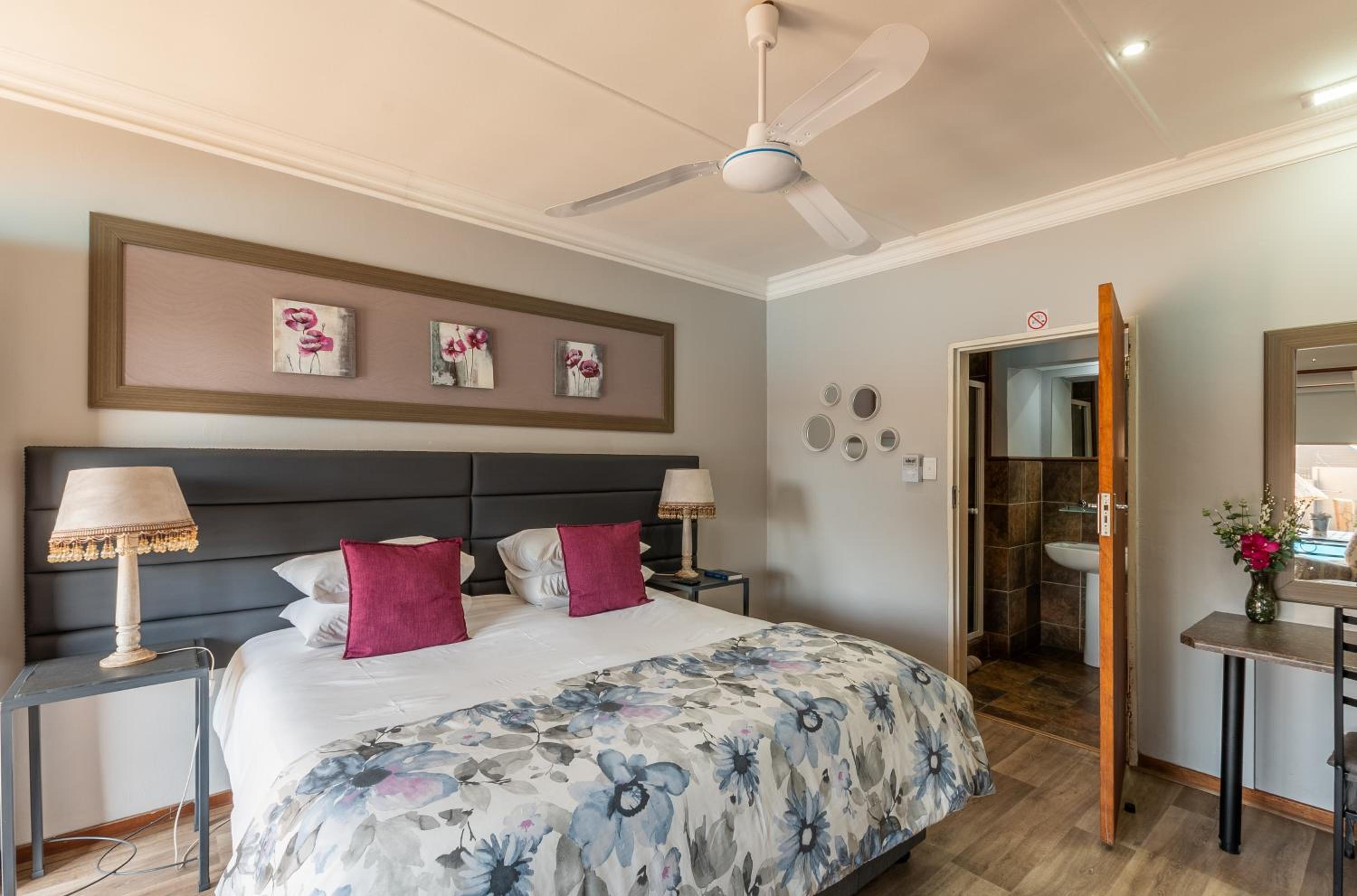 Budget Twin Room - Photo 4