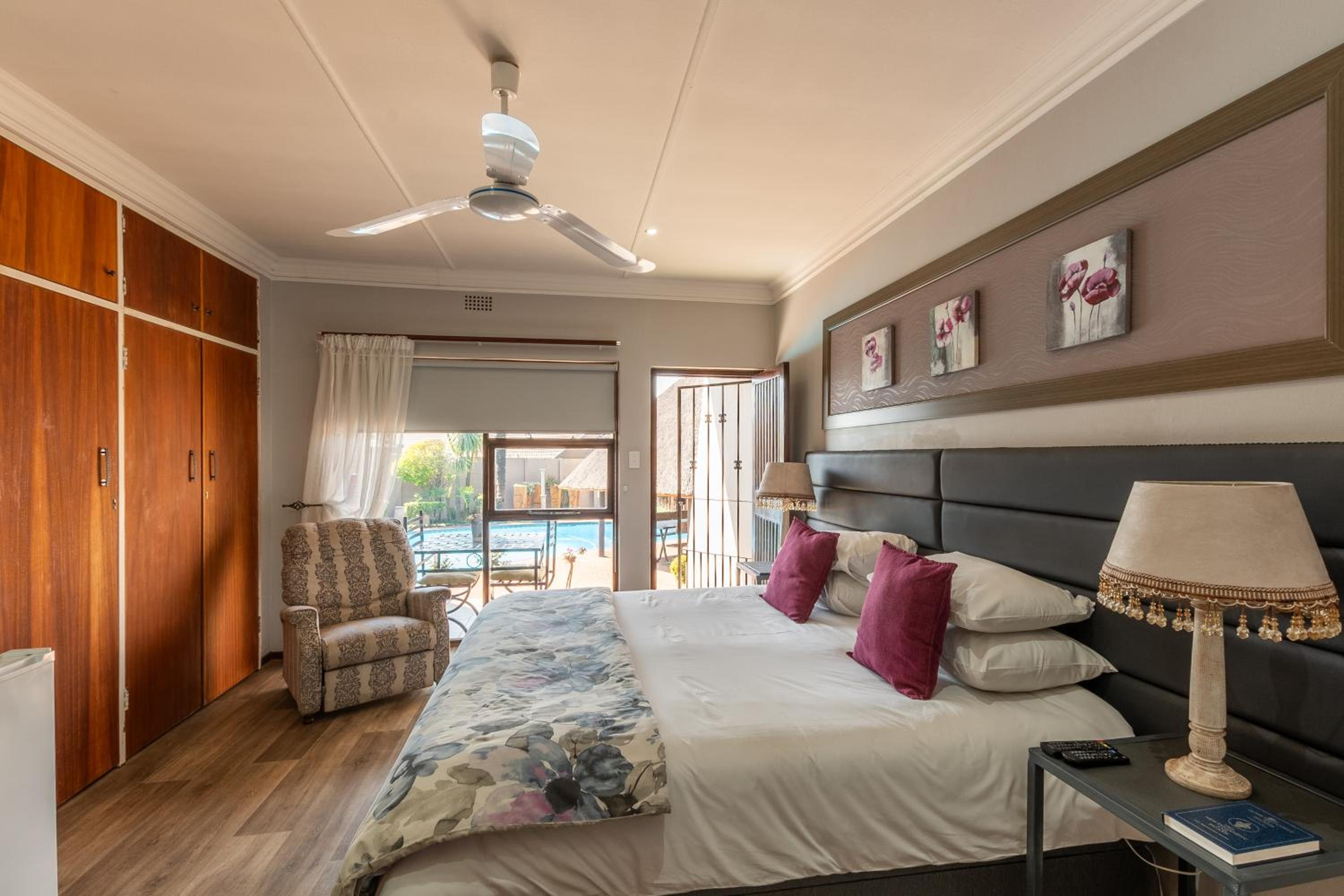 Budget Twin Room - Photo 5