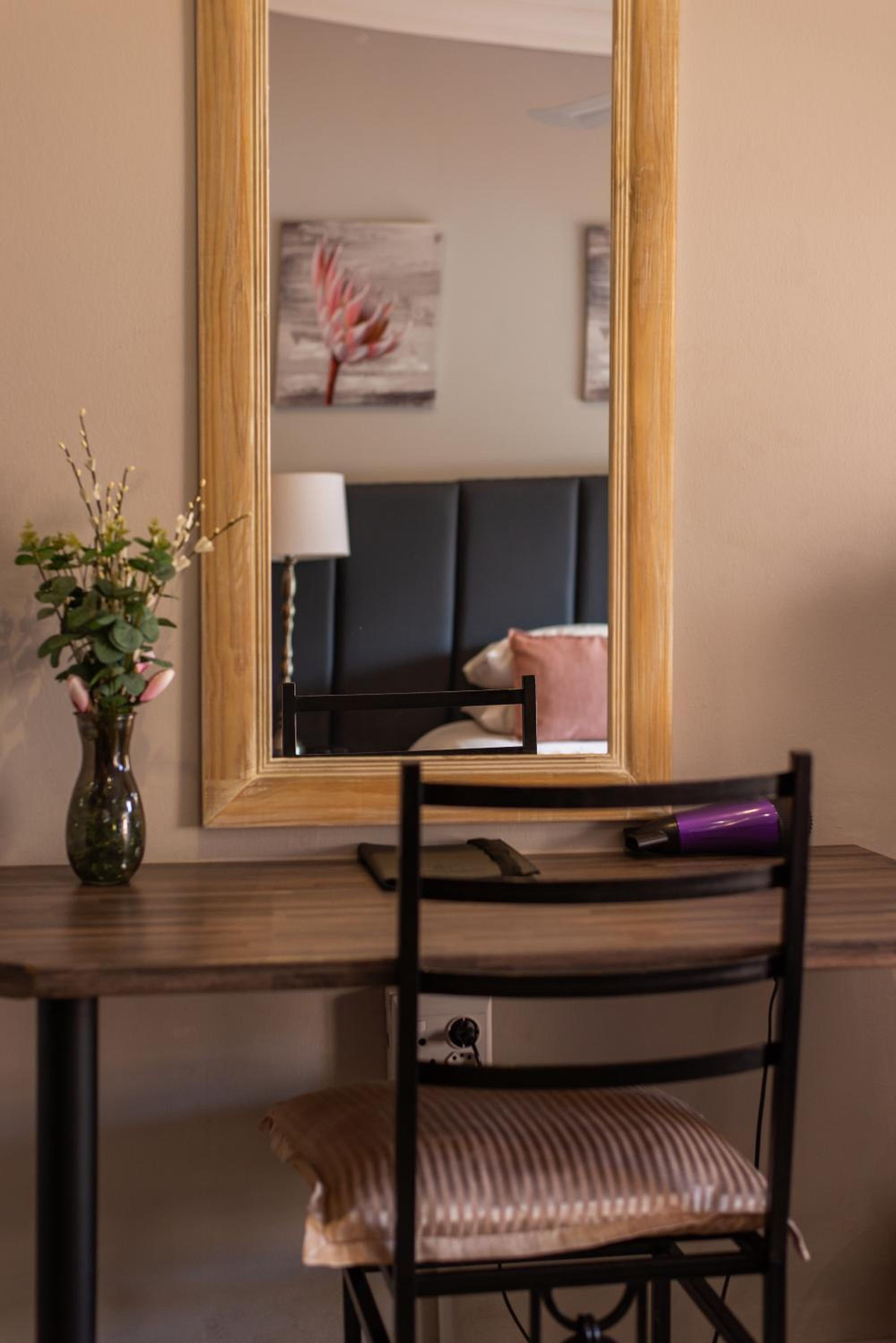 Budget Twin Room - Photo 8