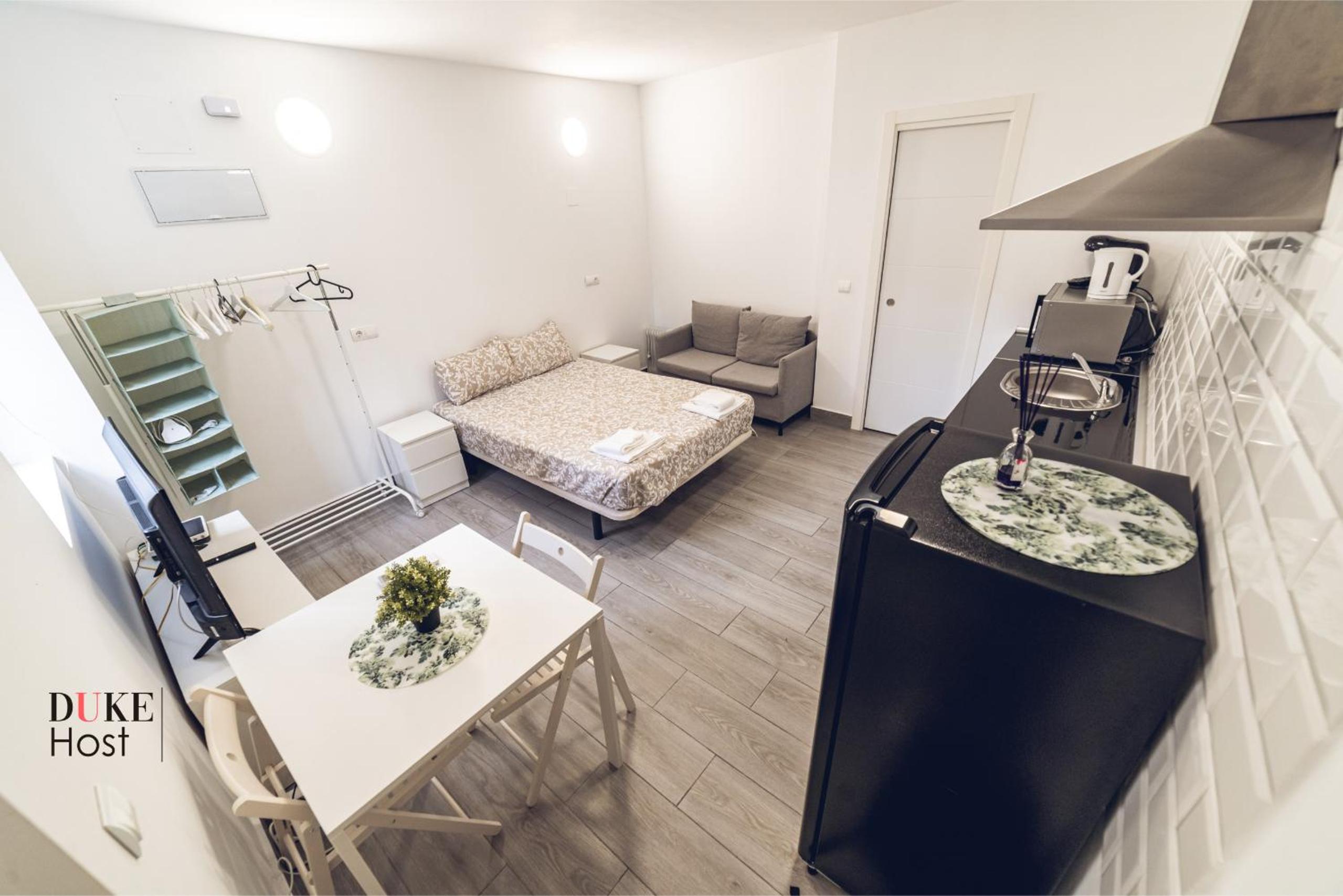 One-Bedroom Apartment photo 2