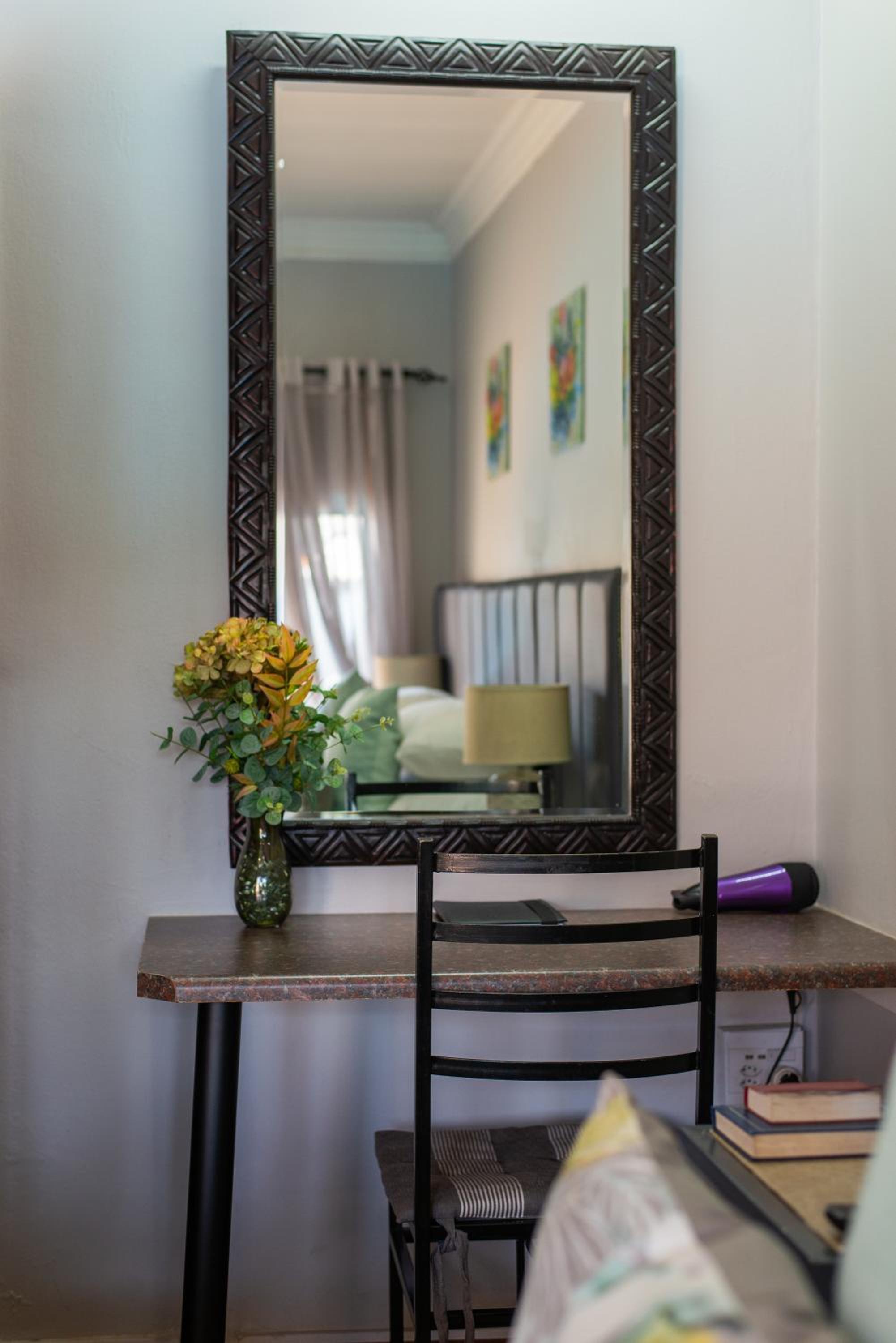 Budget Twin Room - Photo 13