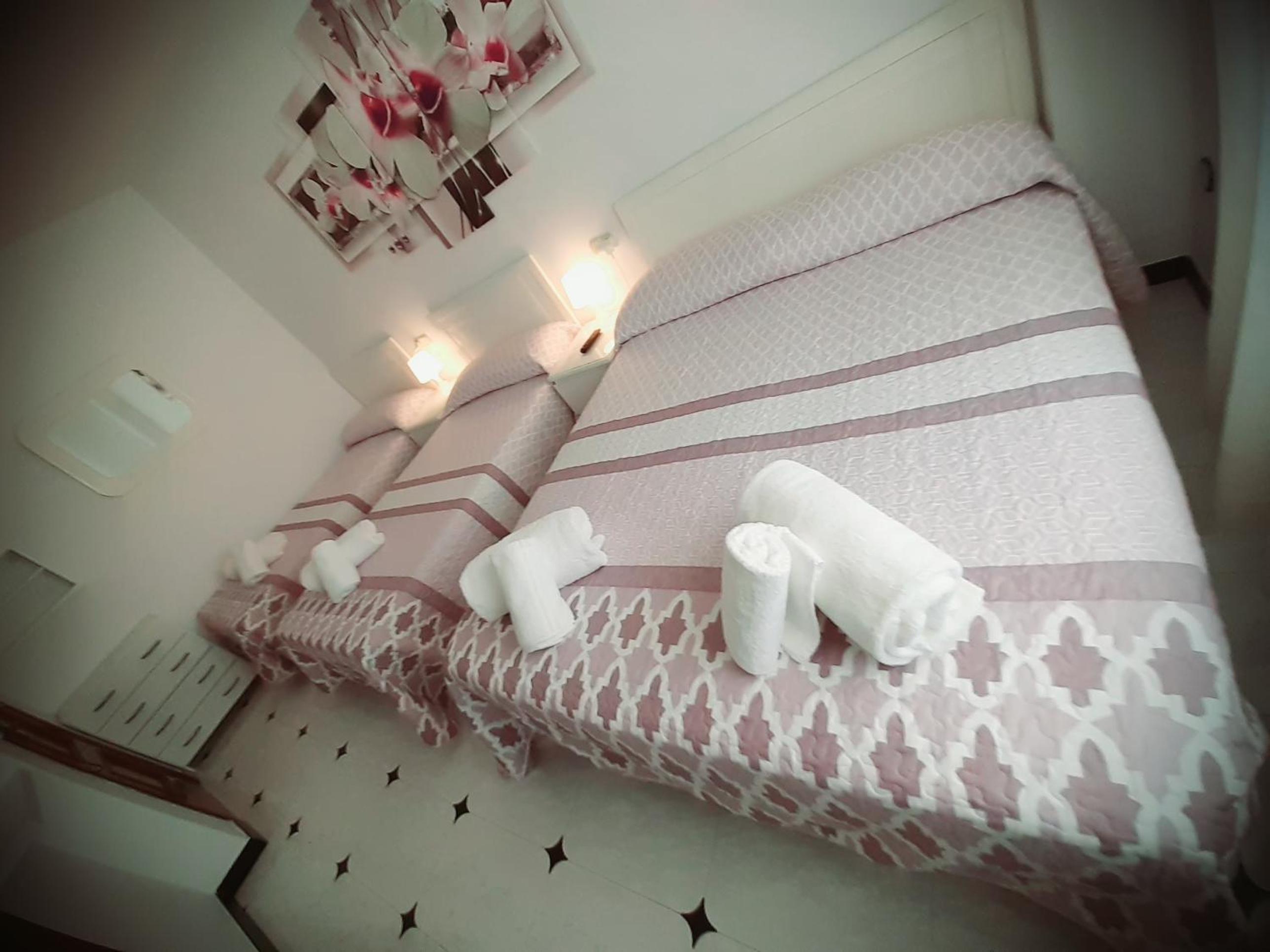 Quadruple Room with Private Bathroom - Photo 1