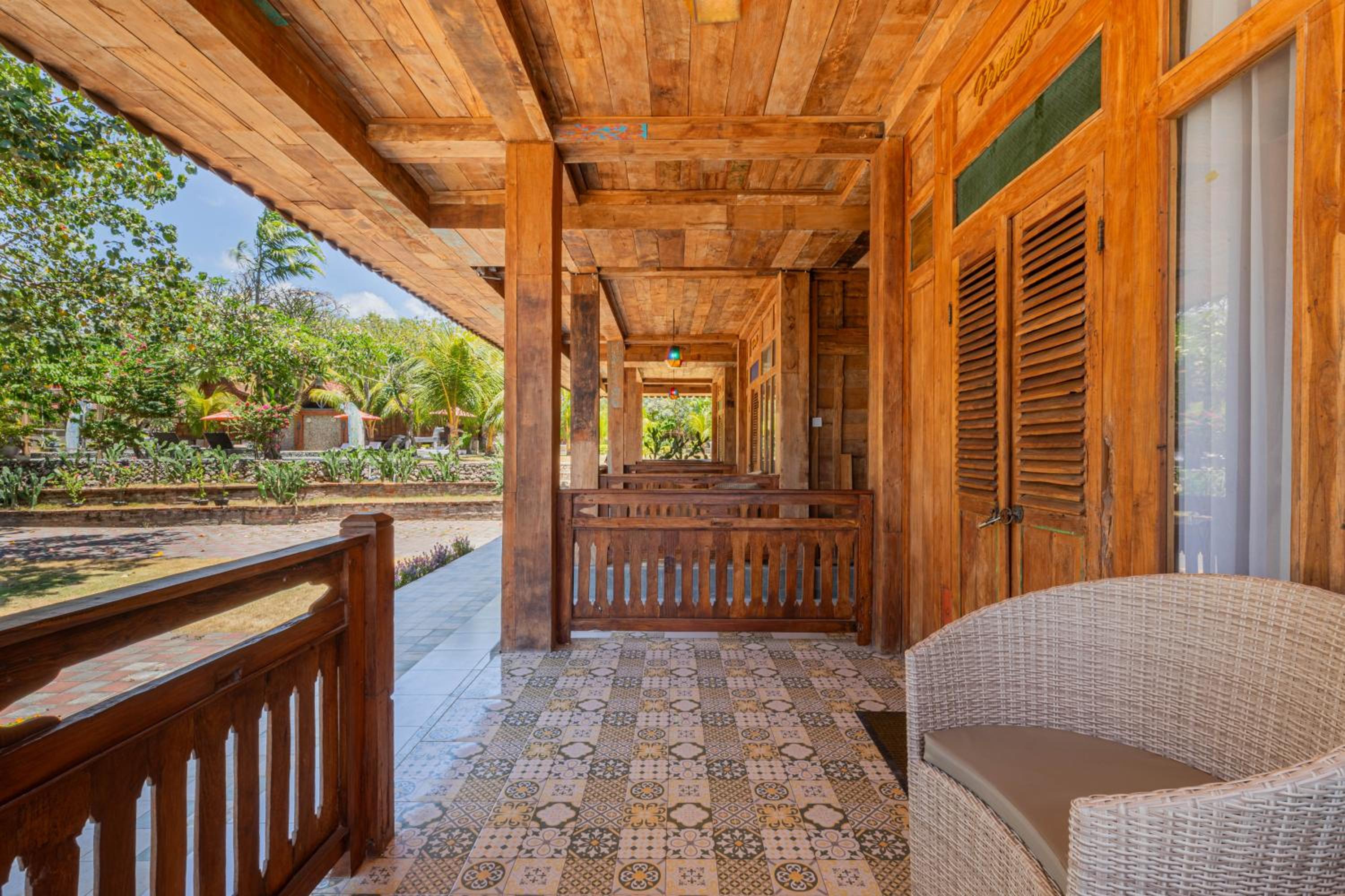 Deluxe Bungalow with Garden View - Photo 11