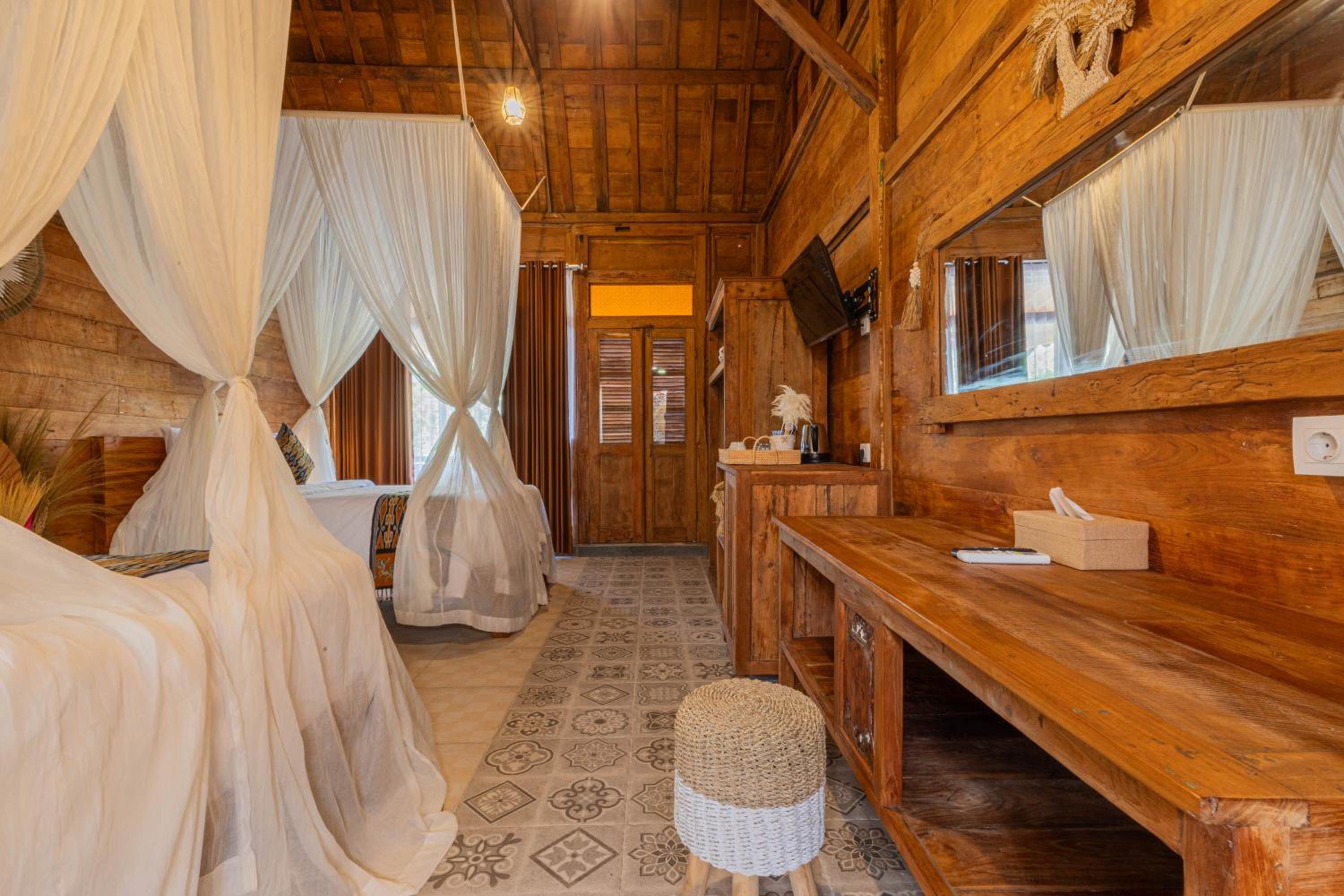 Deluxe Bungalow with Garden View - Photo 10