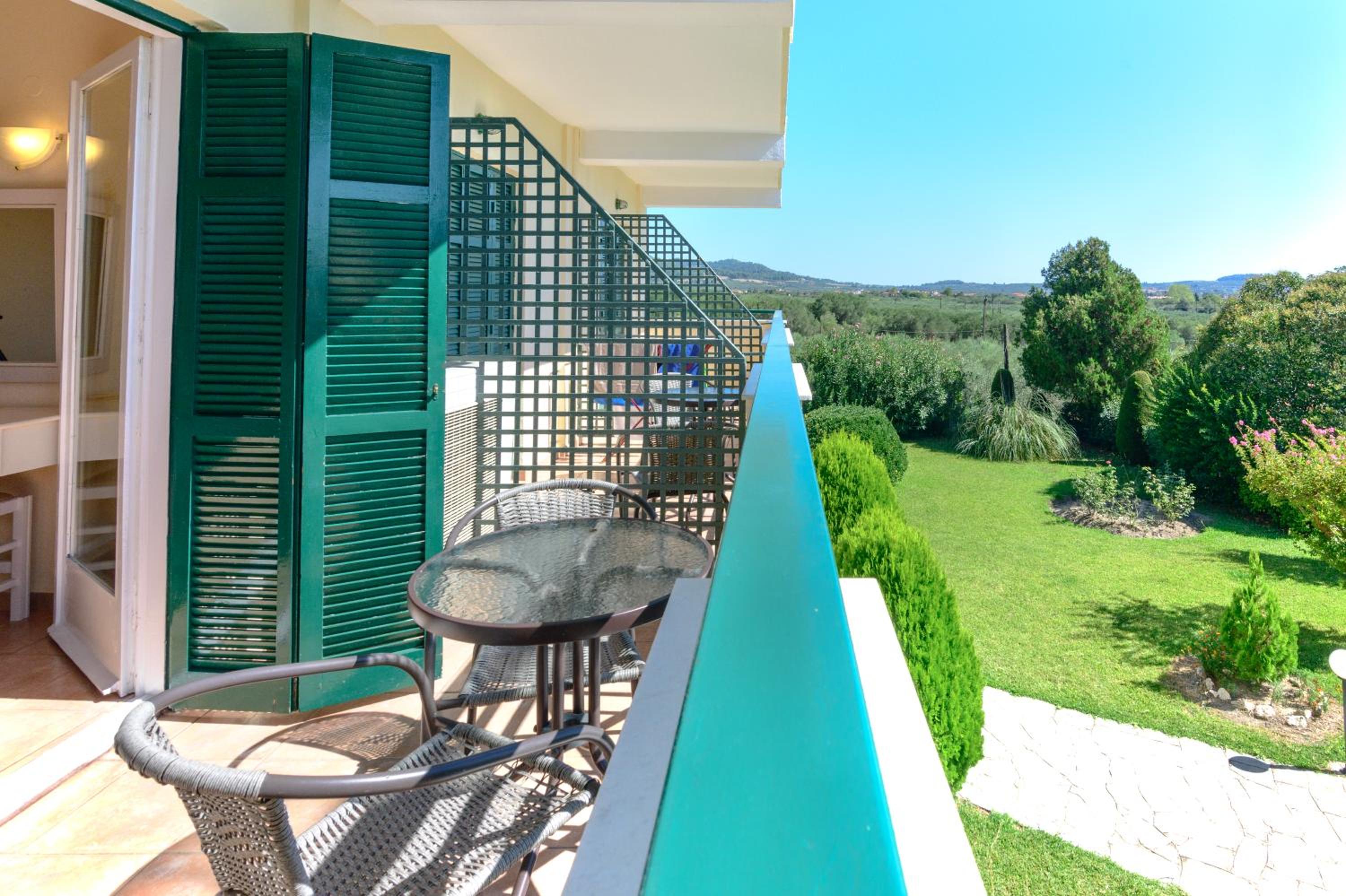 Double Room with Garden View - Photo 2