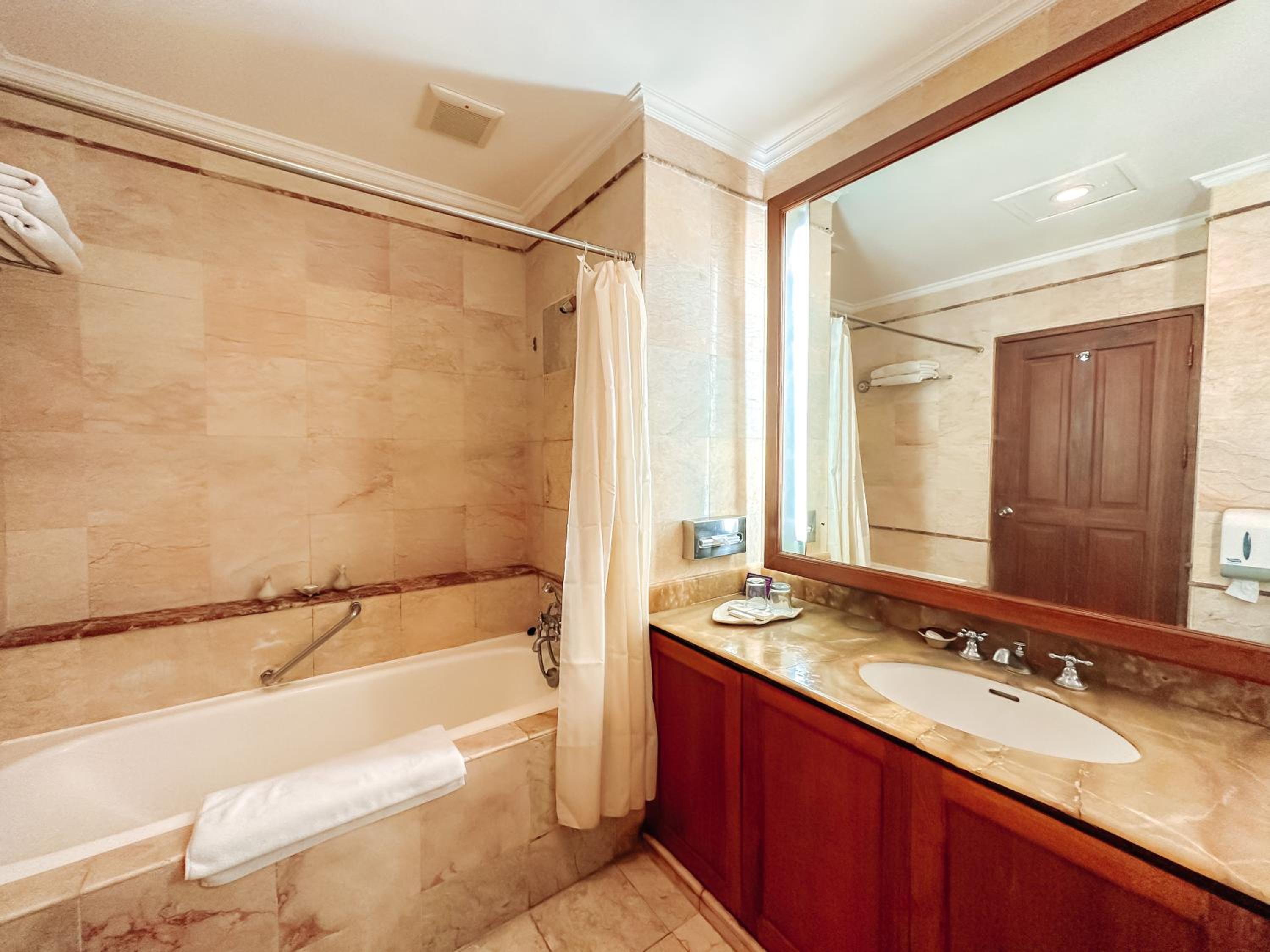 Deluxe Ground Story with One Twin Bed and 2 Adults Occupancy (Non Smoking) photo 3