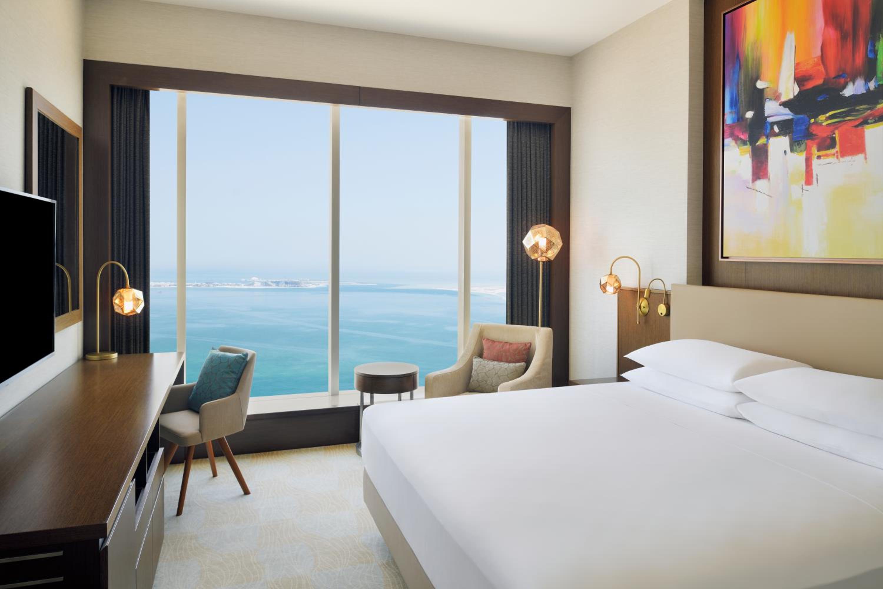 One-Bedroom Suite, Partial Sea View, Executive Lounge and Beach Access 