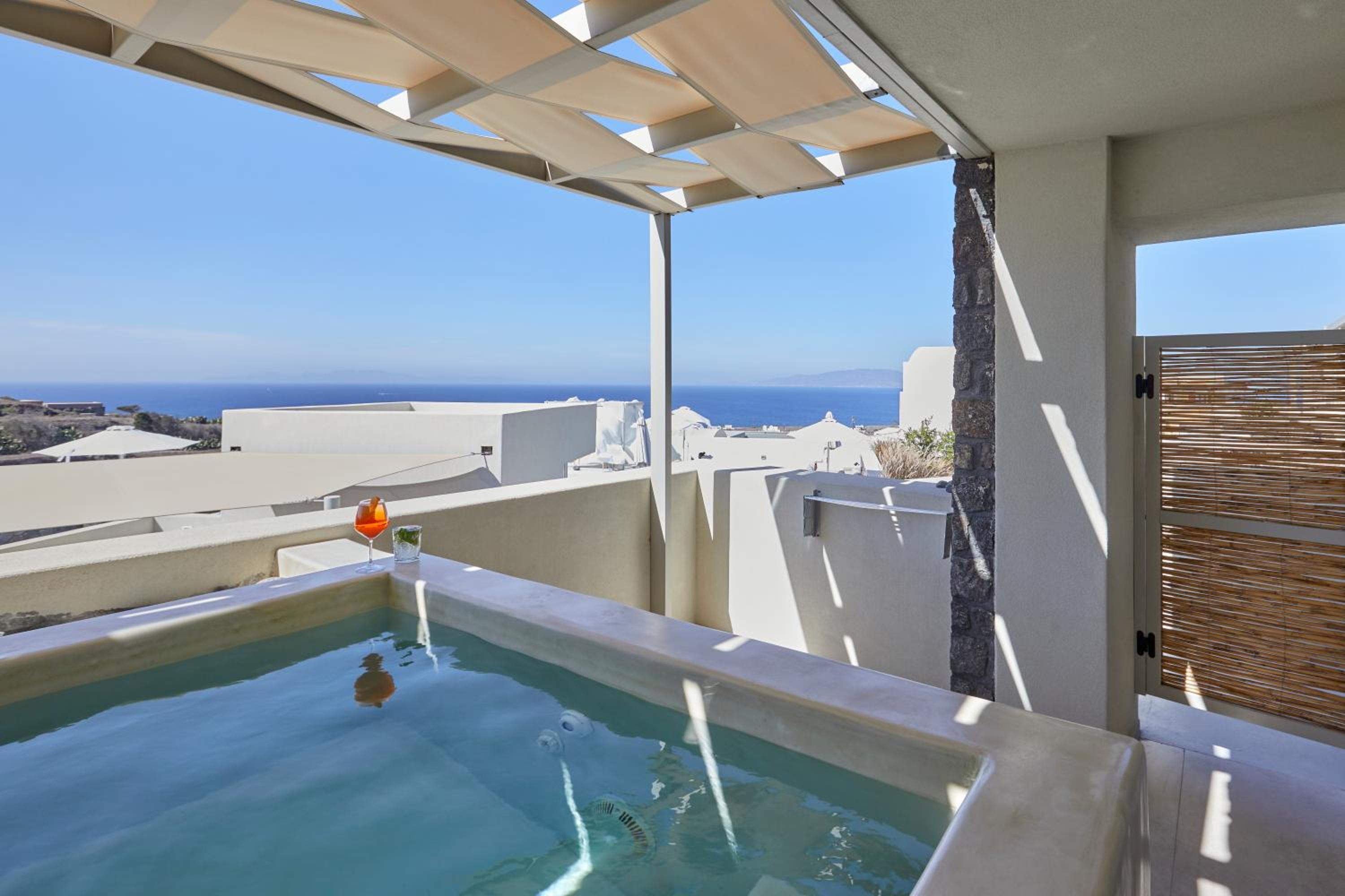 Deluxe Suite with outdoor heated Hot Hydromassage Tub - Photo 5