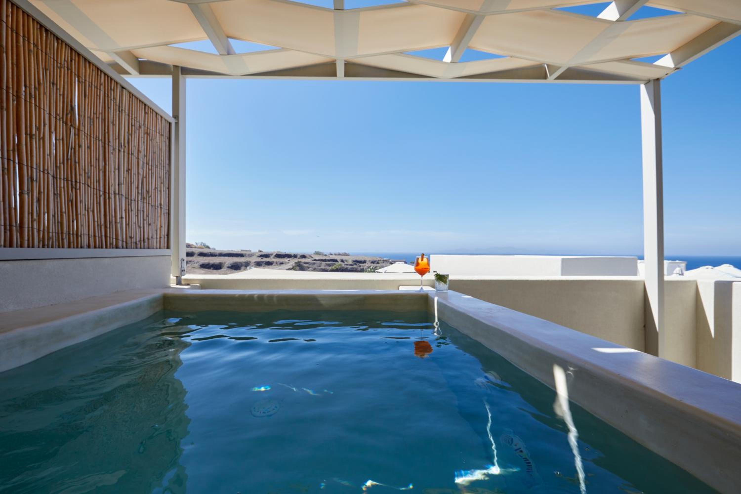 Deluxe Suite with outdoor heated Hot Hydromassage Tub - Photo 10