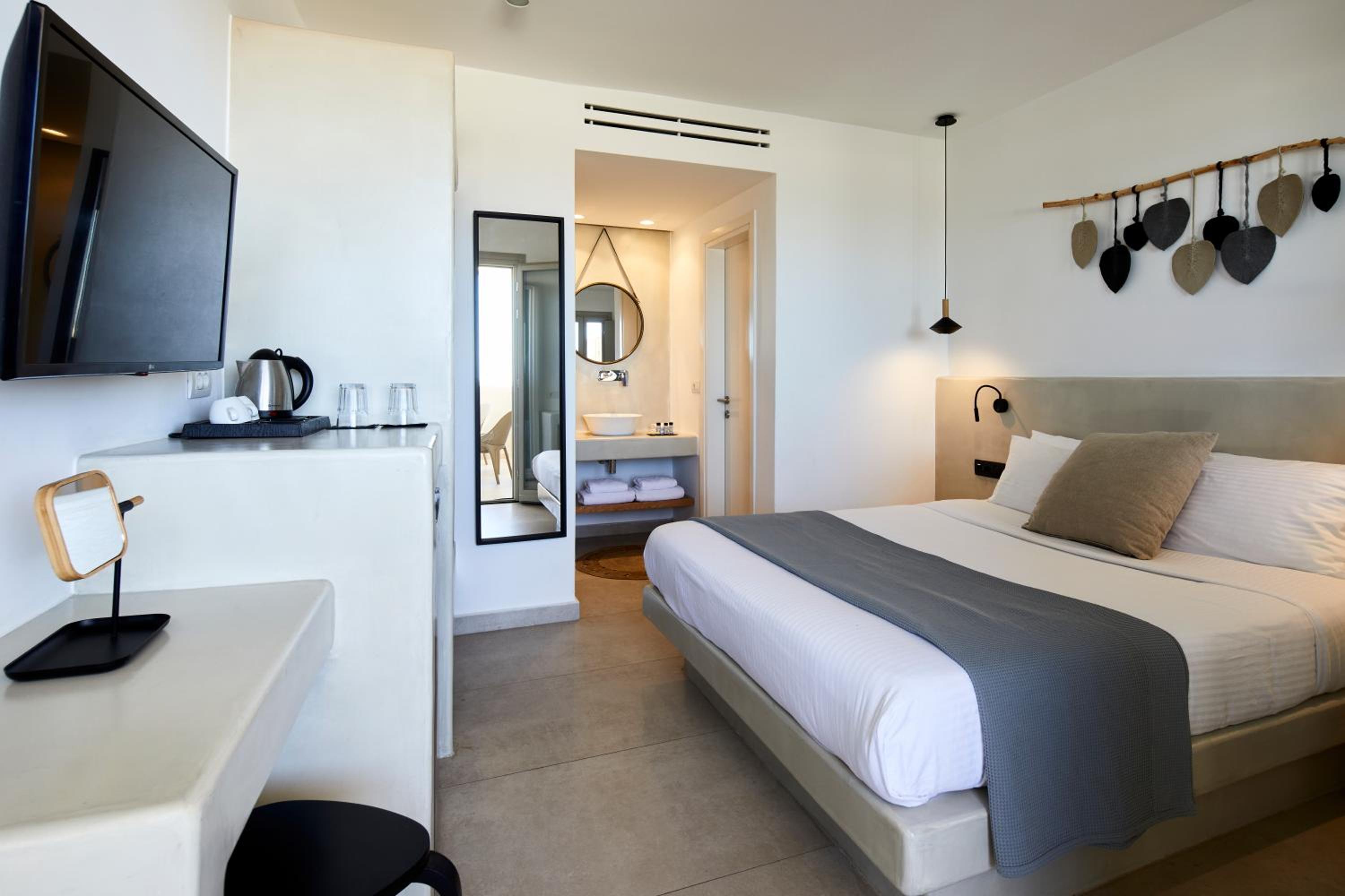 Deluxe Suite with outdoor heated Hot Hydromassage Tub - Photo 1