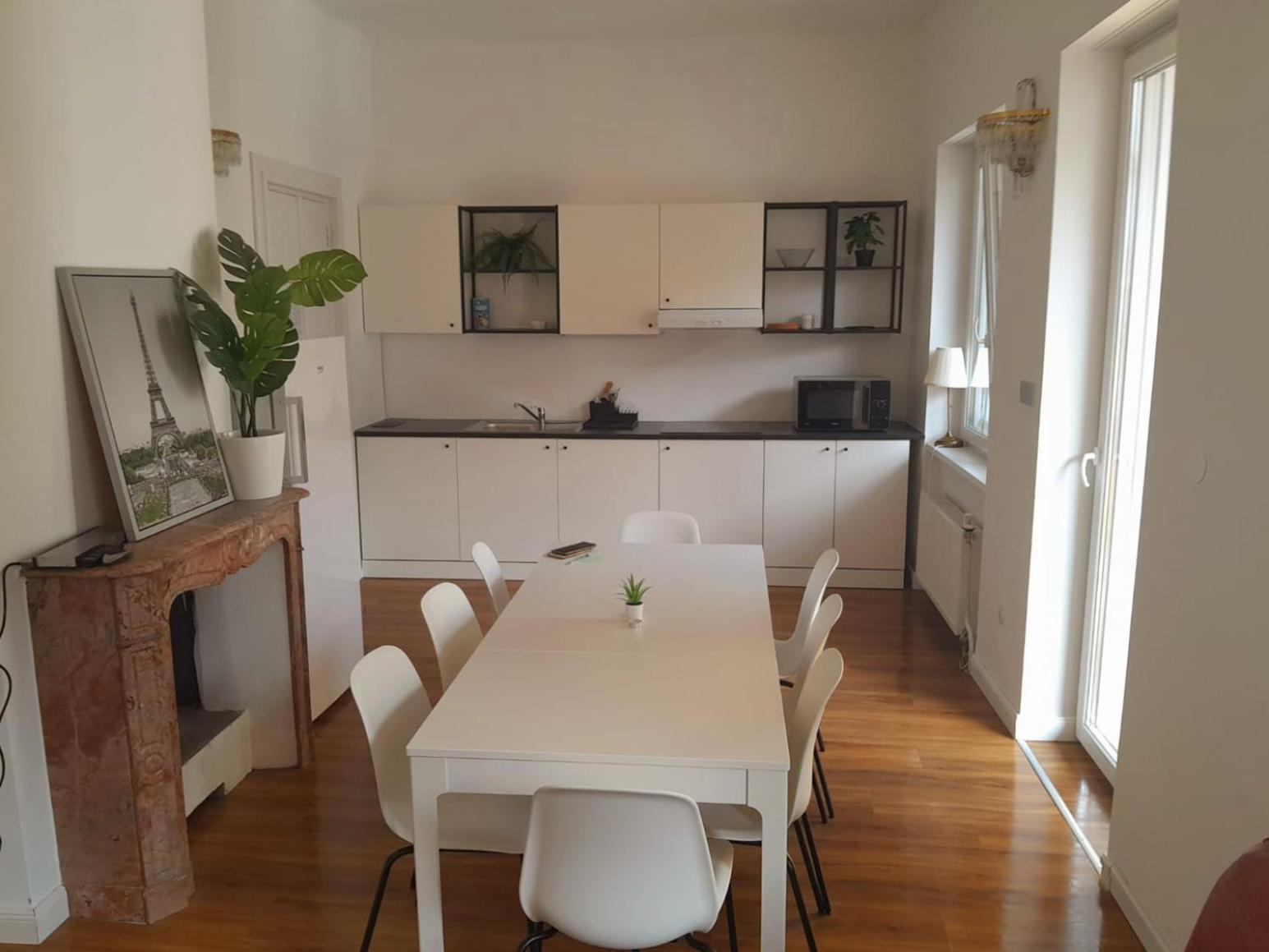 Quintuple Room with Balcony - Photo 35