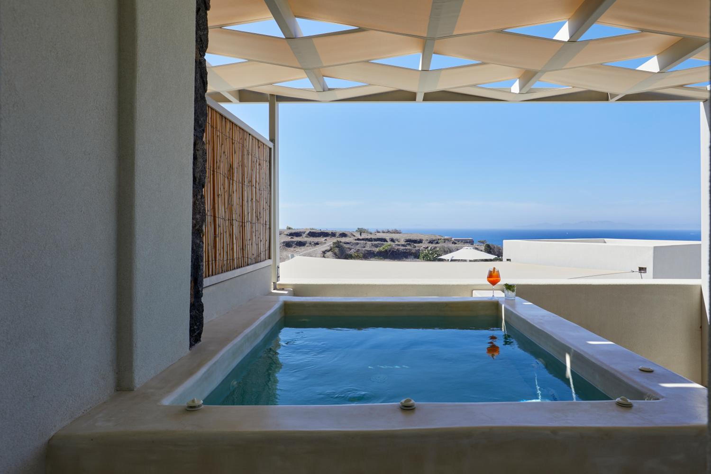 Deluxe Suite with outdoor heated Hot Hydromassage Tub - Photo 9