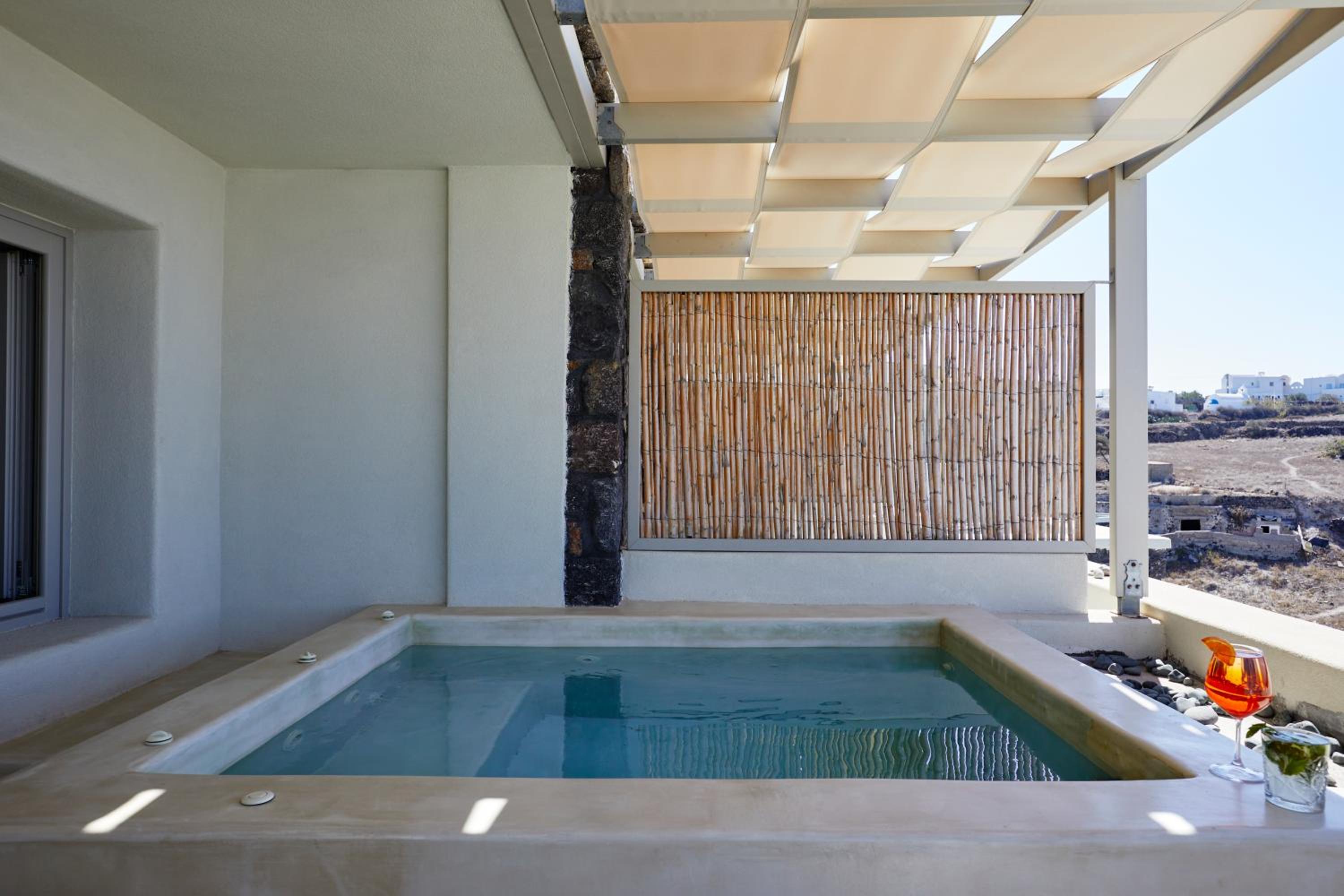 Deluxe Suite with outdoor heated Hot Hydromassage Tub - Photo 7