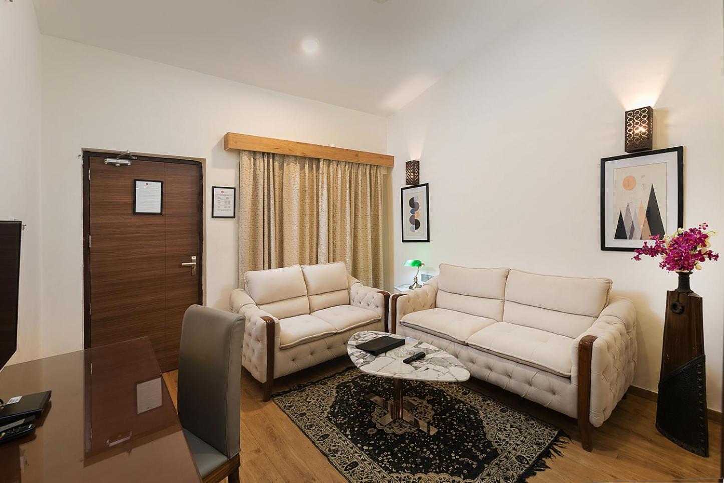 Suite Room - Photo 1