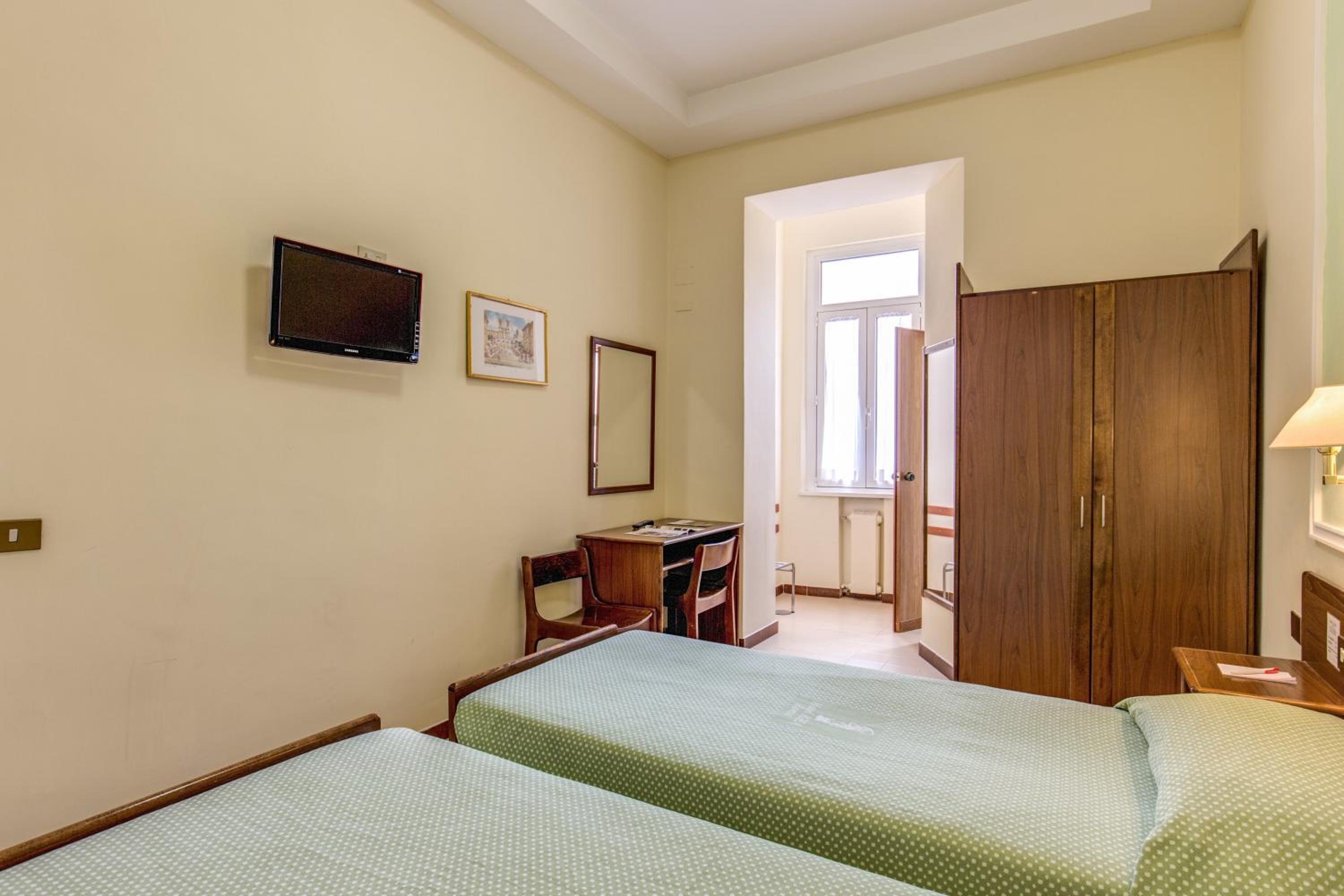 Double or Twin Room photo 3